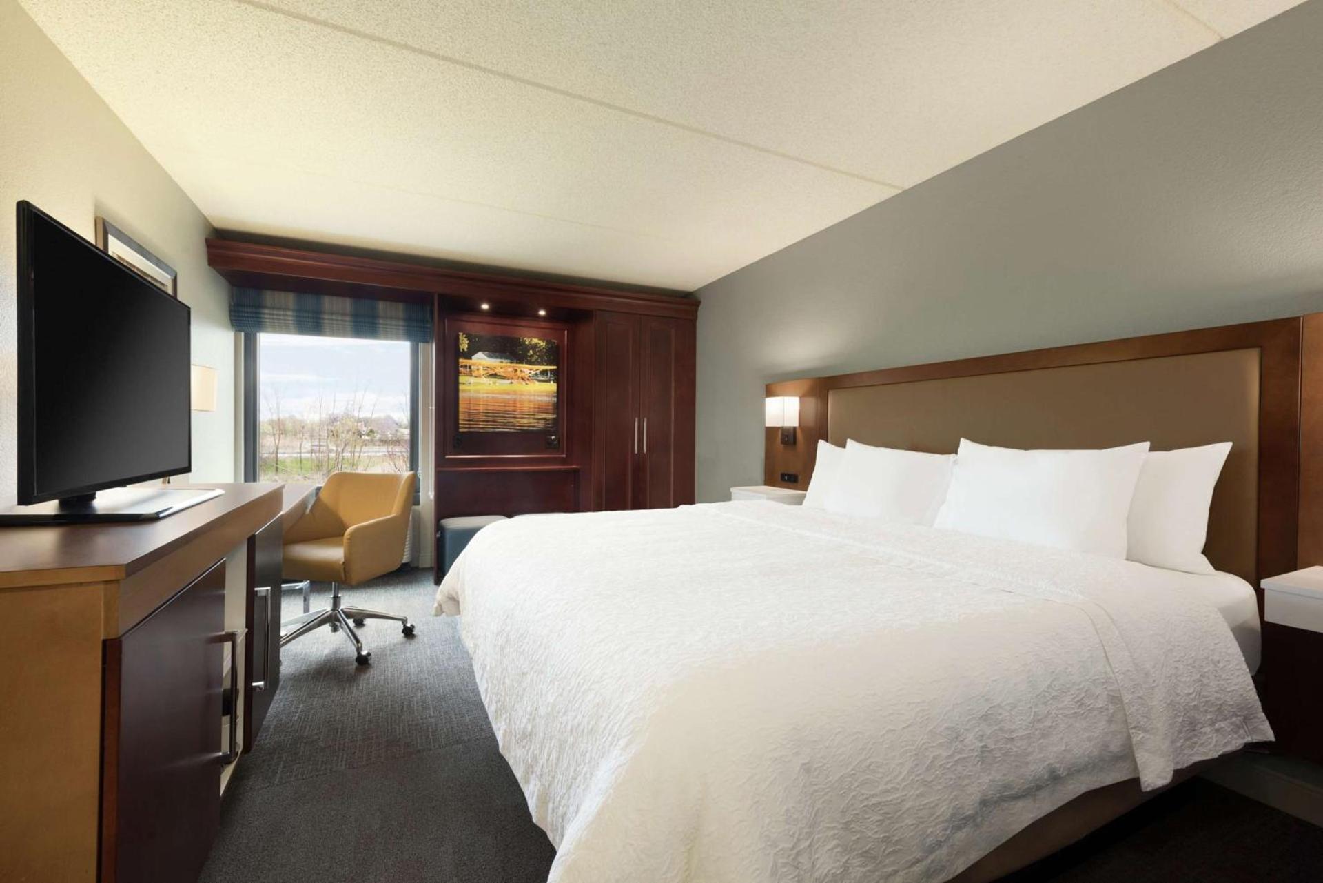 Hampton Inn Appleton-Fox River Mall Area photo 26