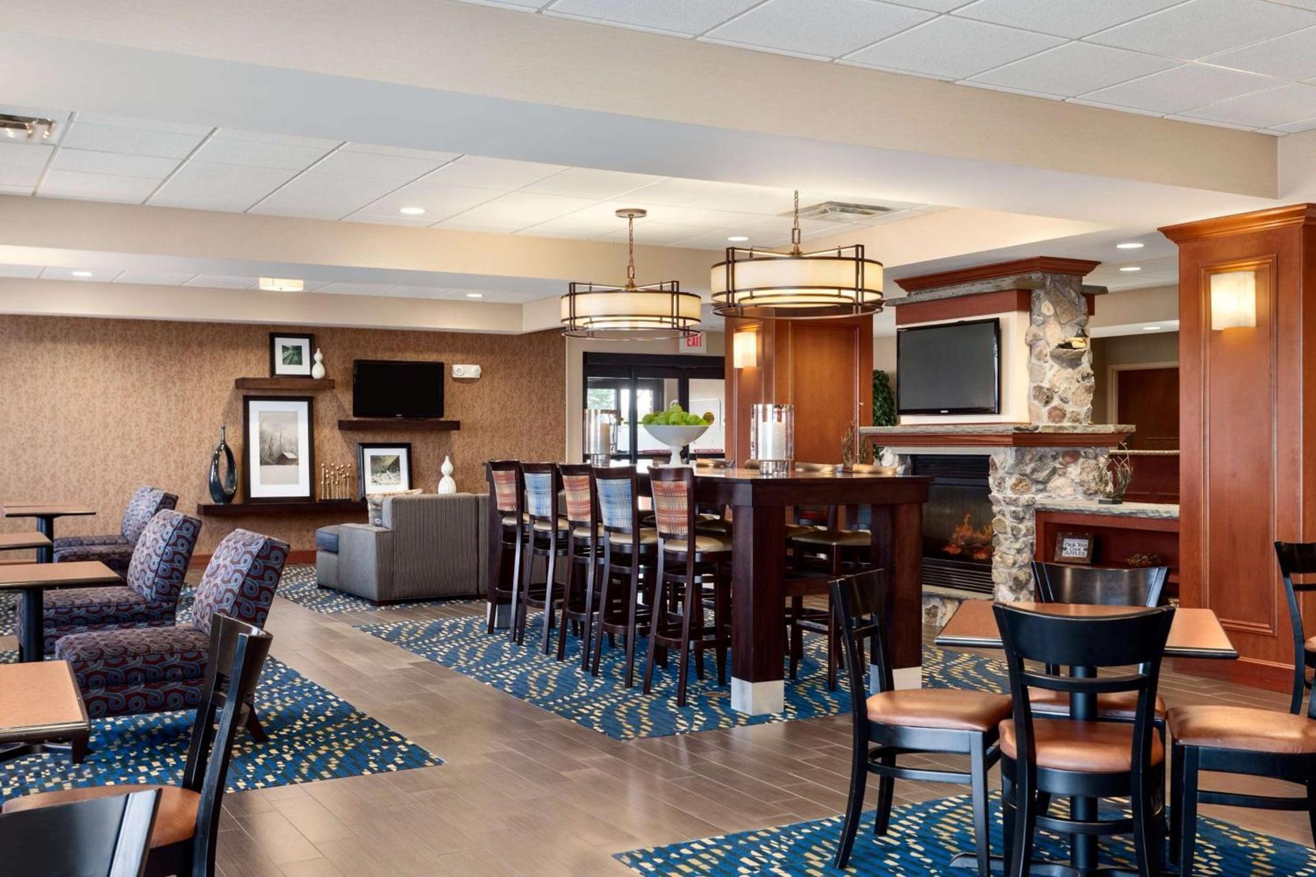 Hampton Inn Watertown photo 4
