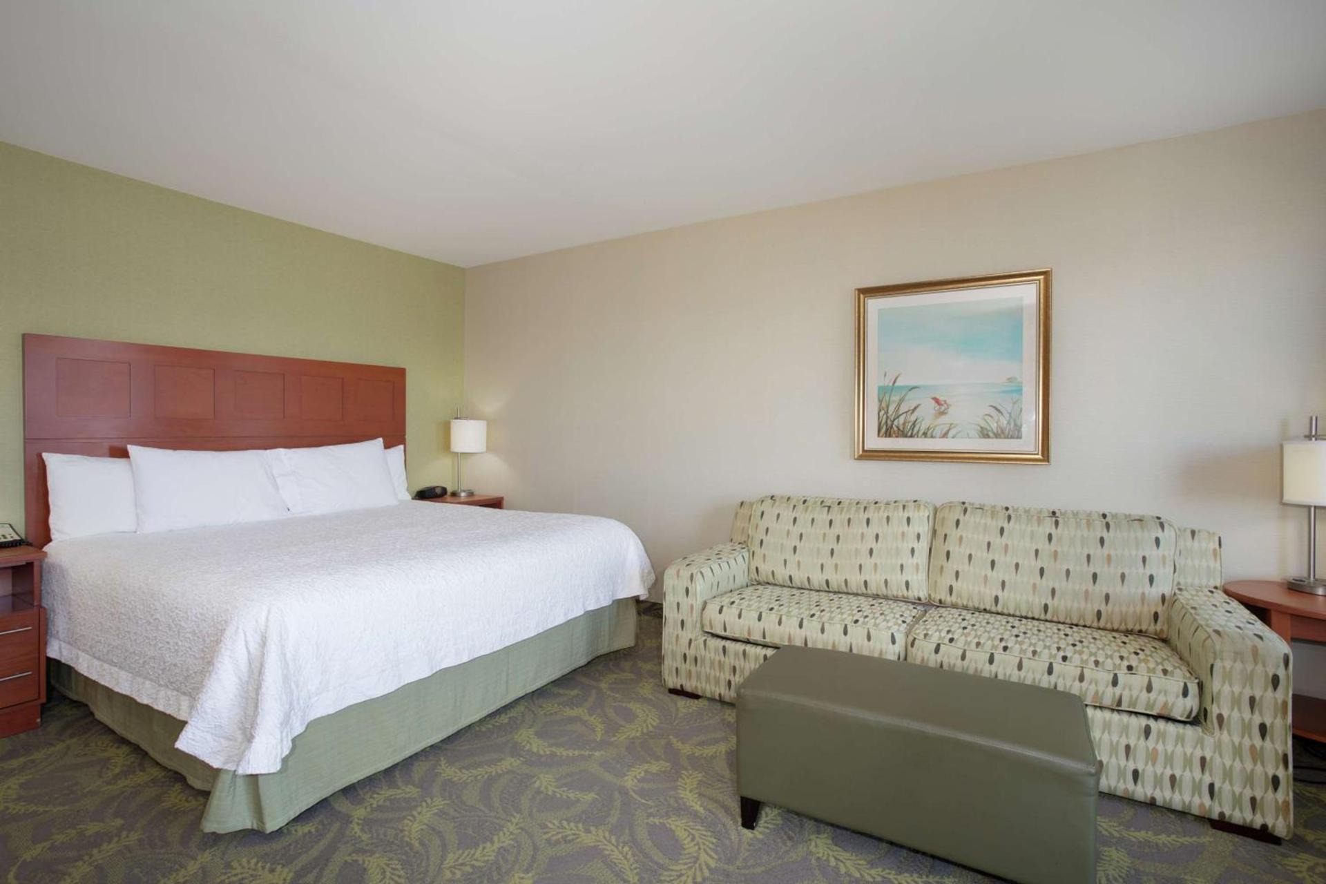 Hampton Inn & Suites Astoria photo 13