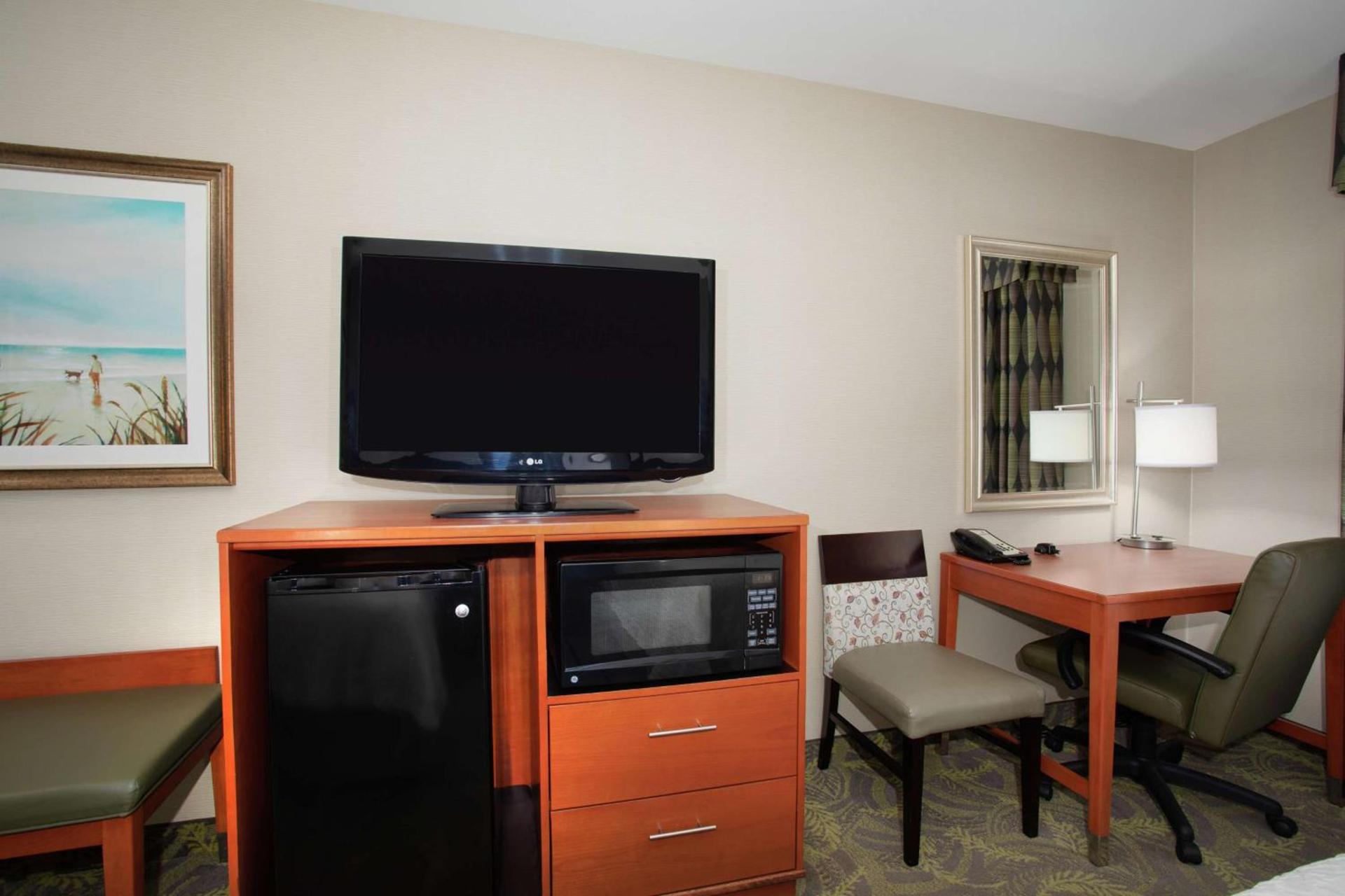 Hampton Inn & Suites Astoria photo 14