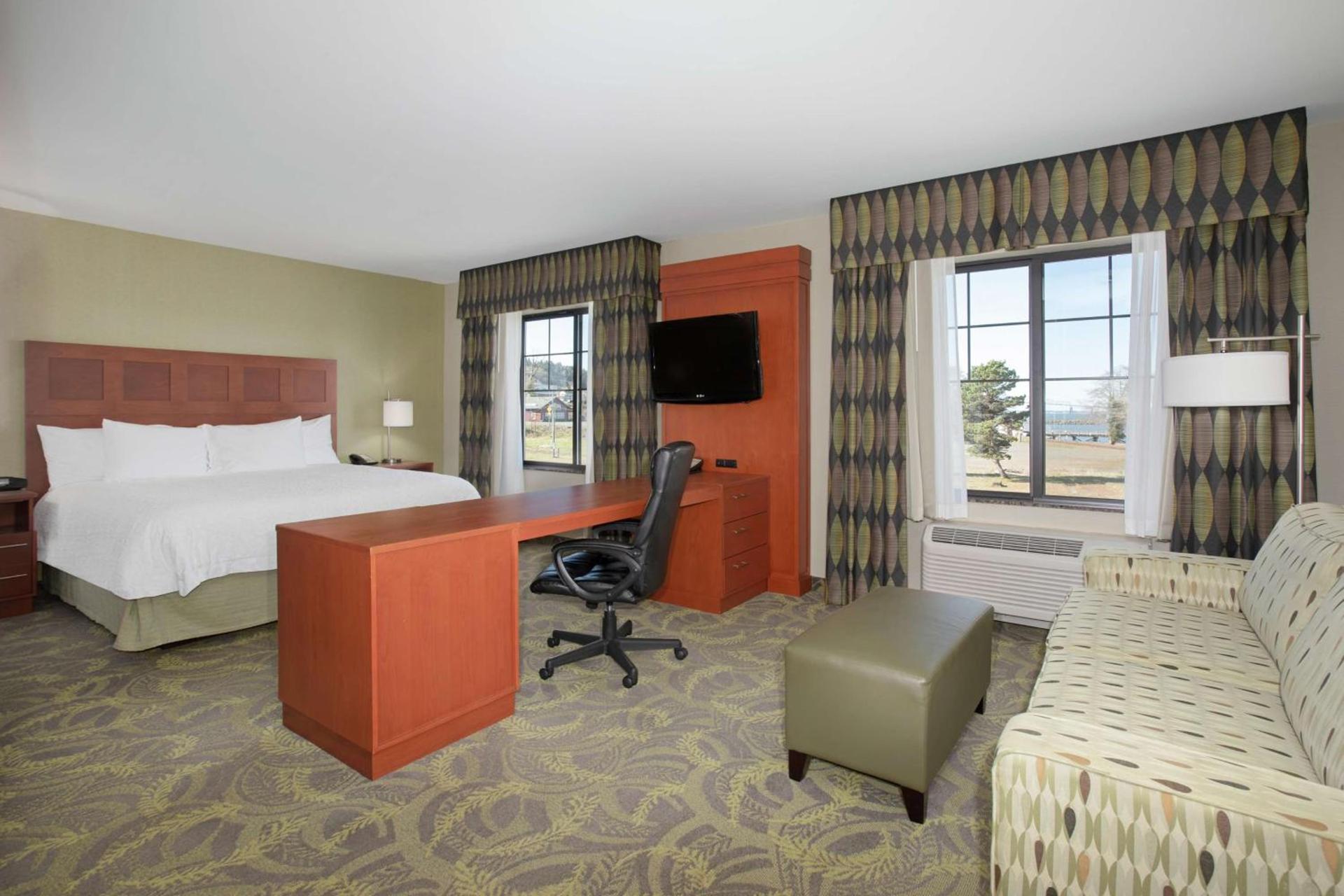 Hampton Inn & Suites Astoria photo 16