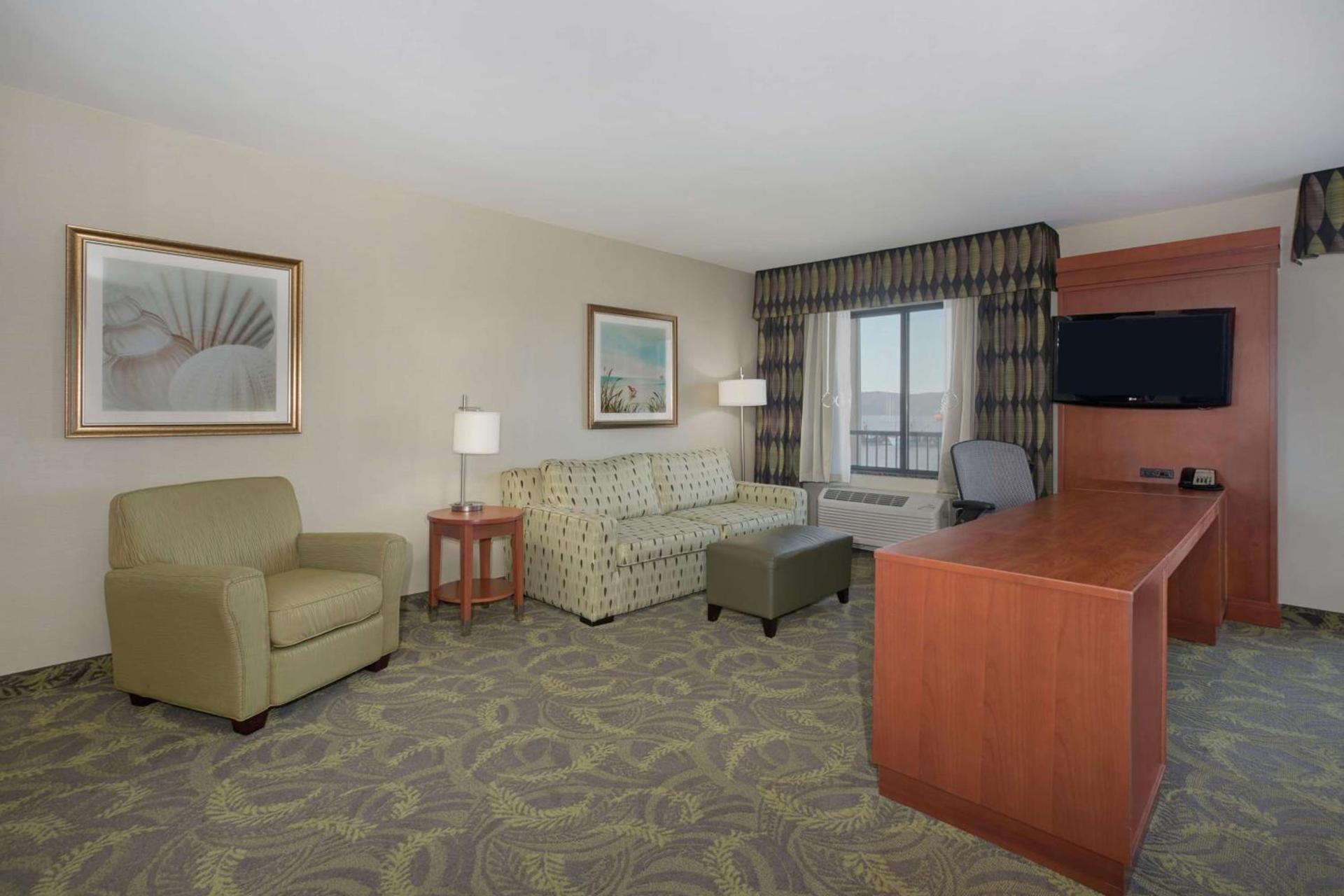 Hampton Inn & Suites Astoria photo 19