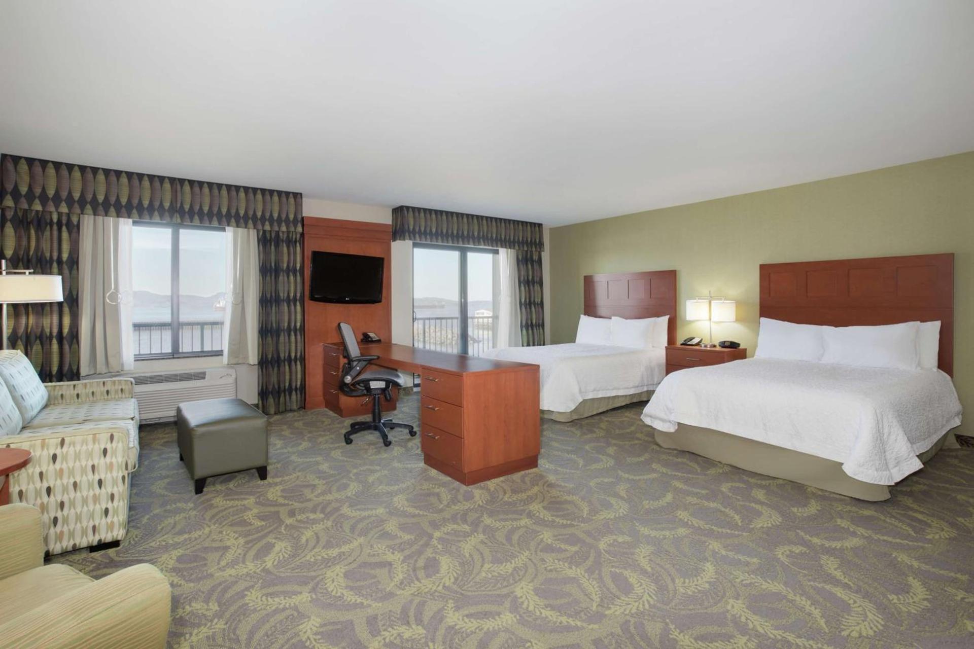 Hampton Inn & Suites Astoria photo 20