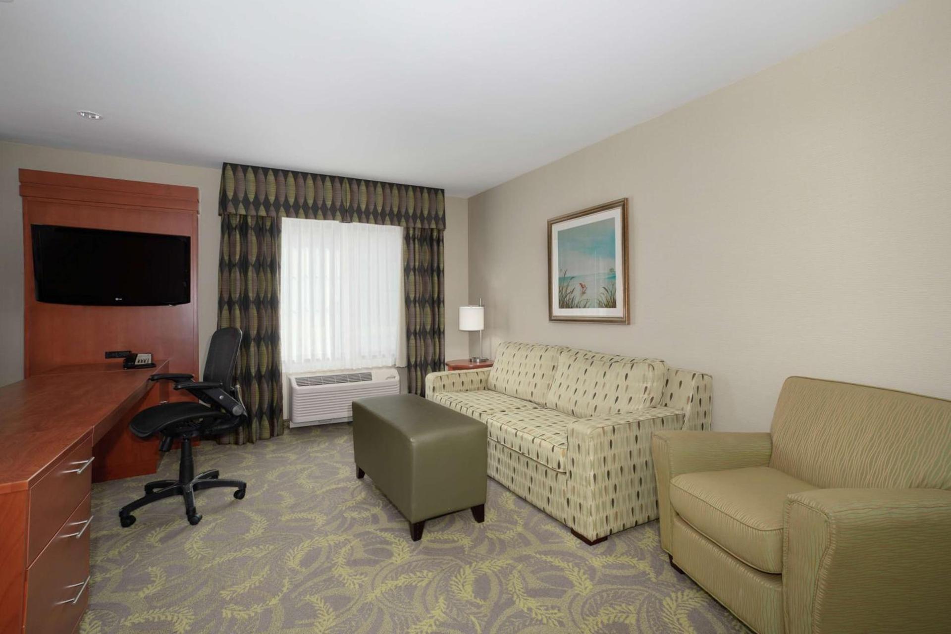 Hampton Inn & Suites Astoria photo 21