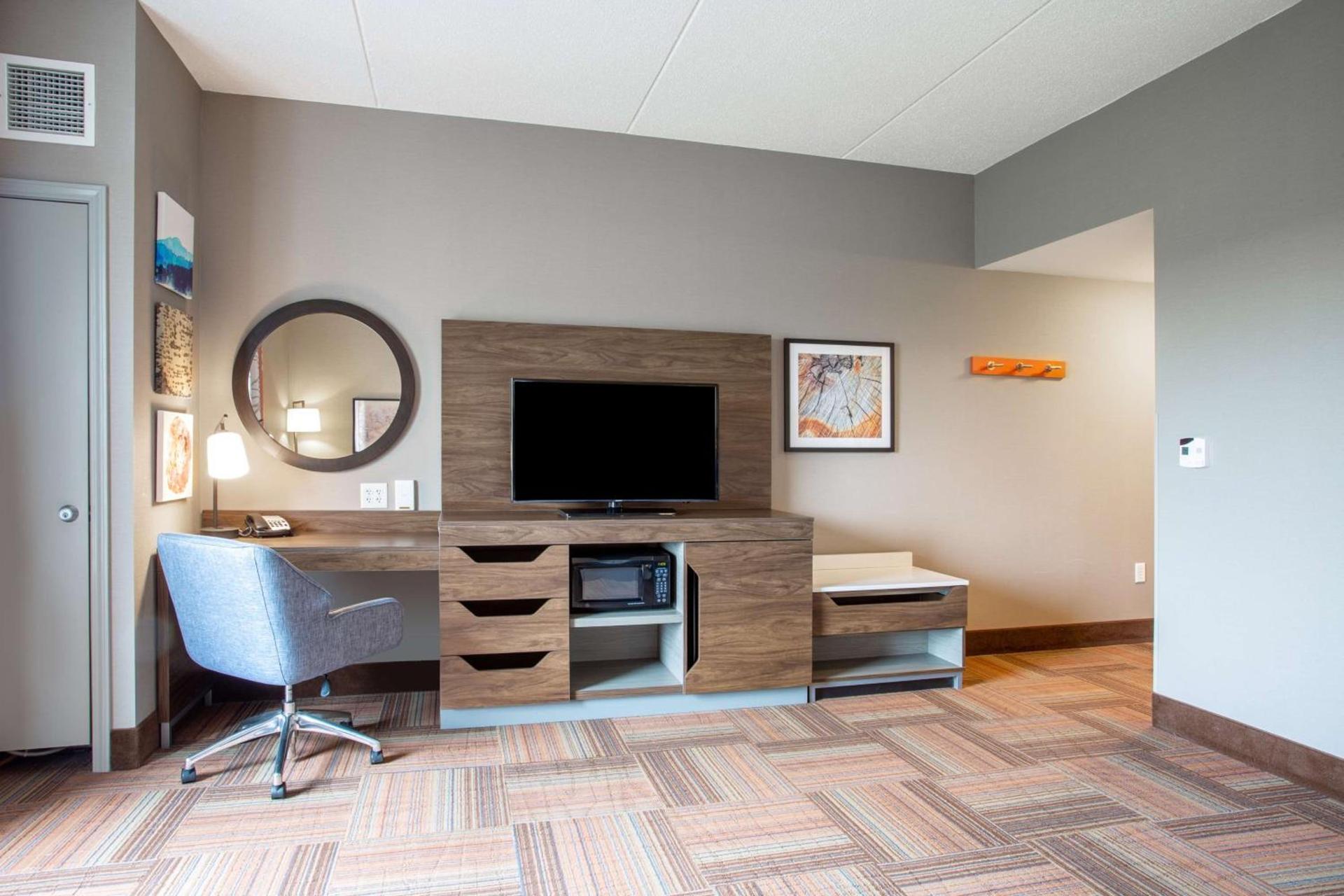 Hampton Inn Watertown photo 28