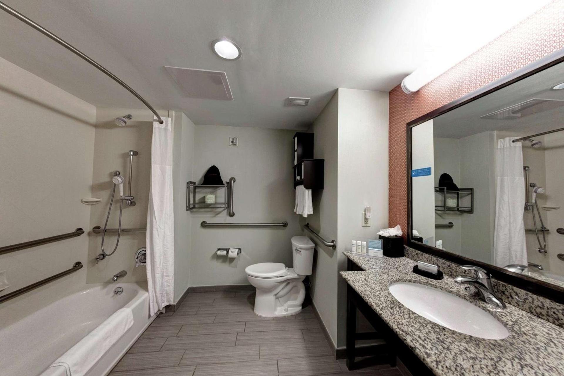 Hampton Inn Neptune photo 22