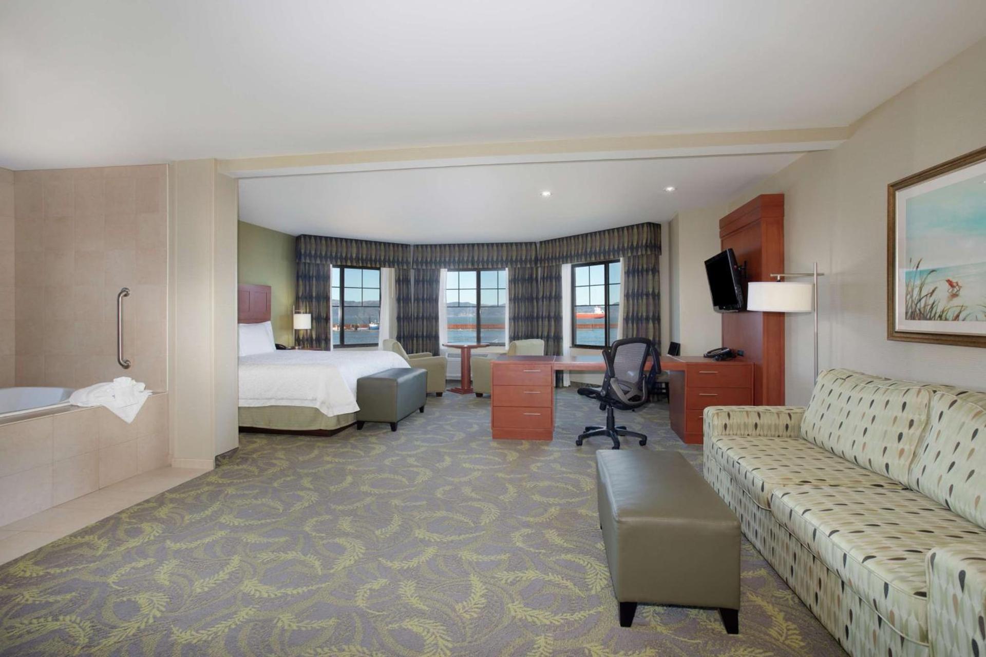 Hampton Inn & Suites Astoria photo 23