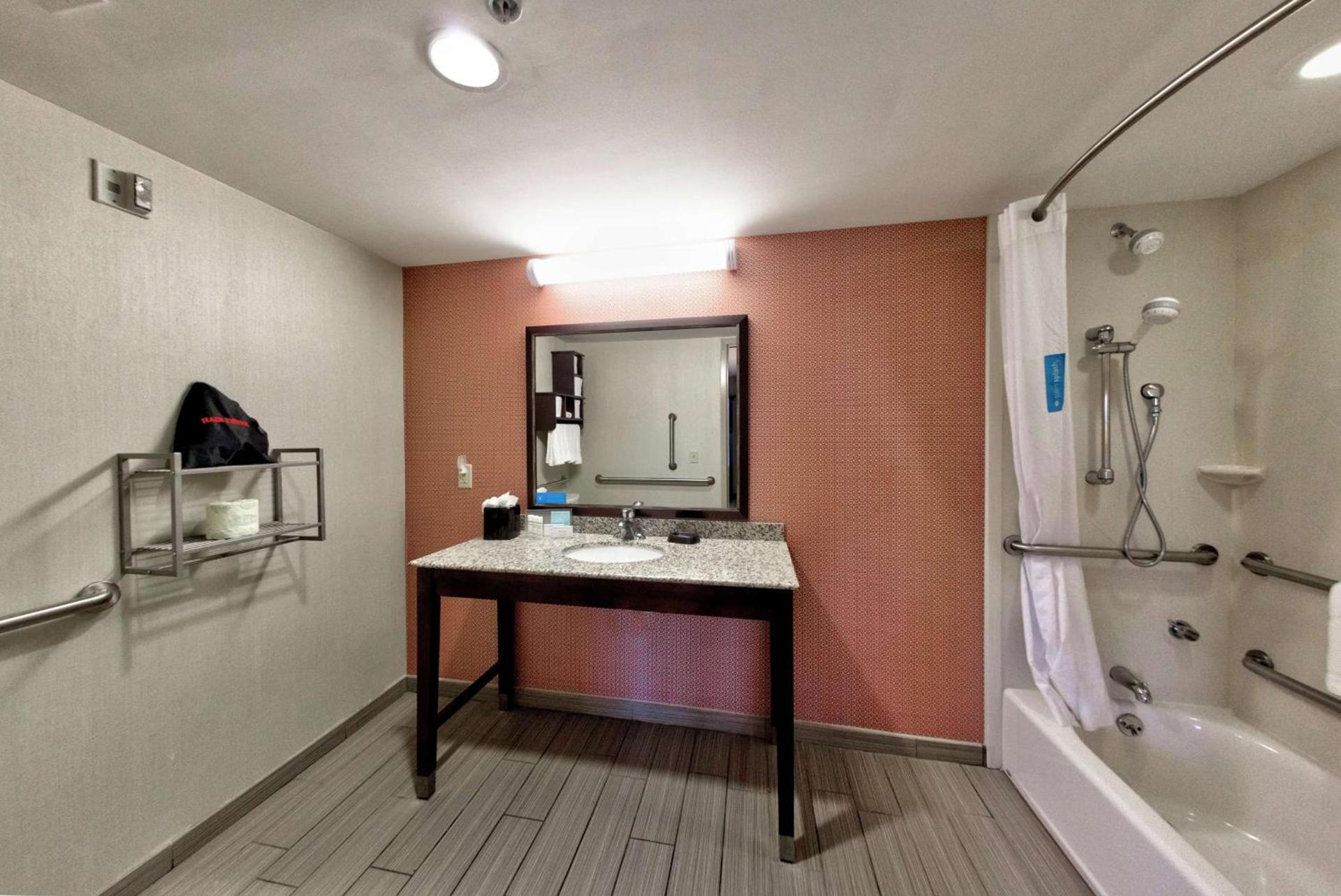 Hampton Inn Neptune photo 23