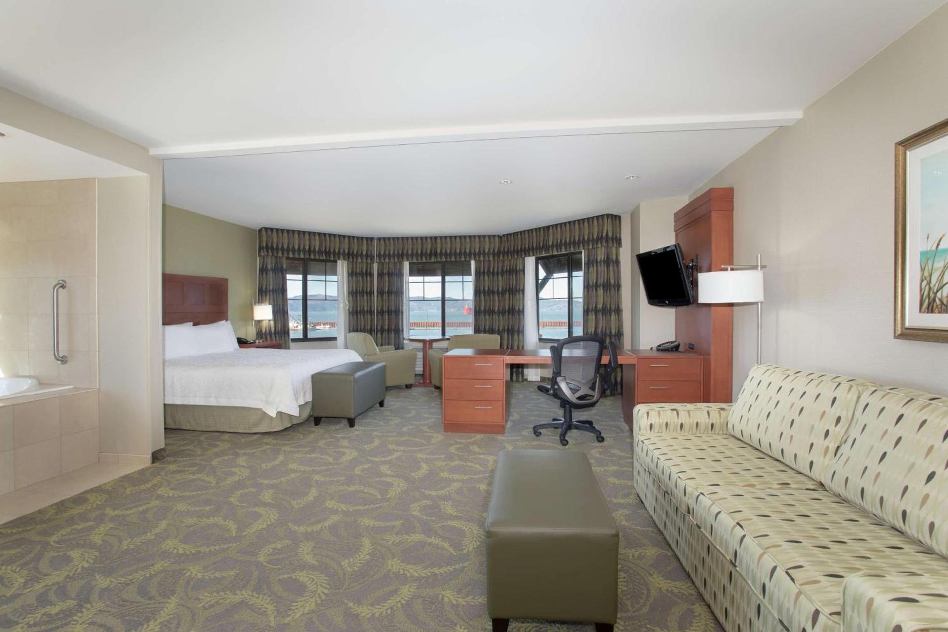 Hampton Inn & Suites Astoria photo 26