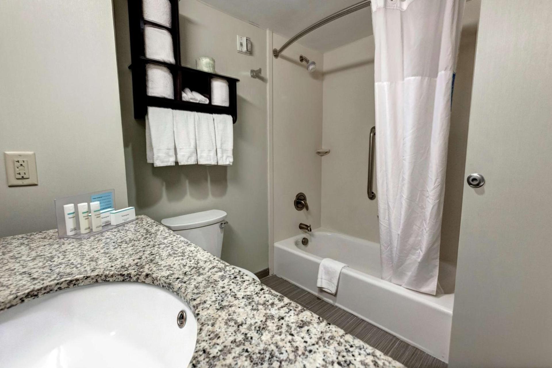 Hampton Inn Neptune photo 26