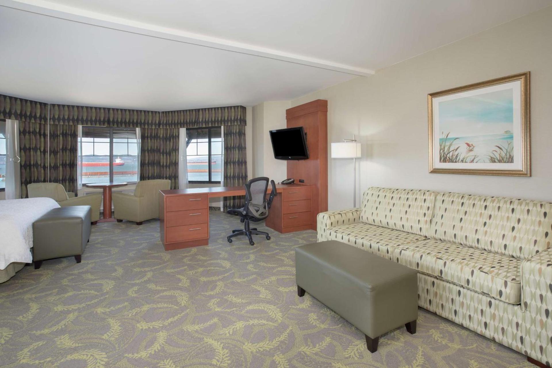 Hampton Inn & Suites Astoria photo 30