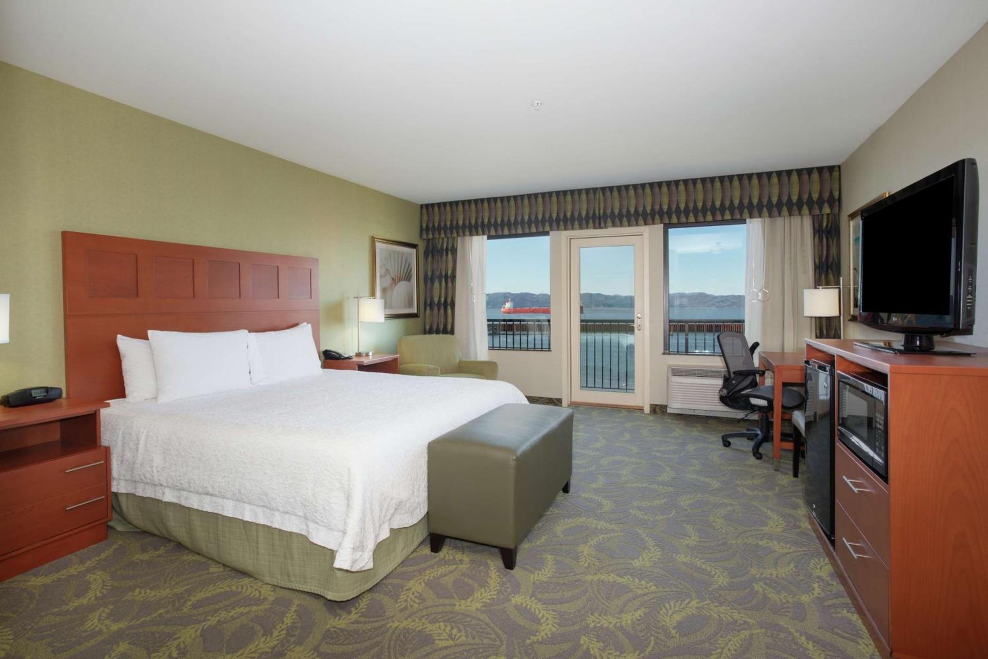 Hampton Inn & Suites Astoria photo 29