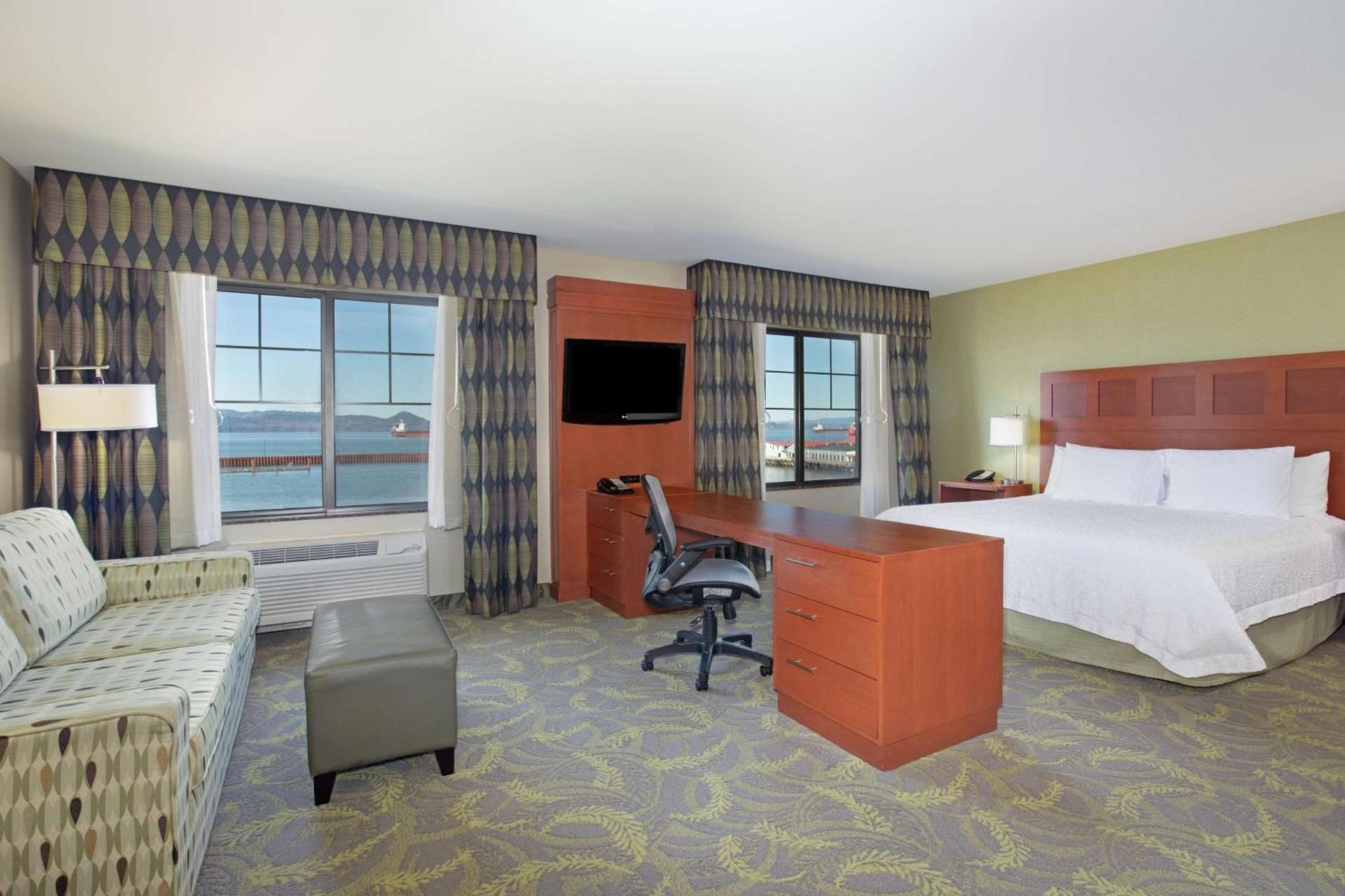 Hampton Inn & Suites Astoria photo 31