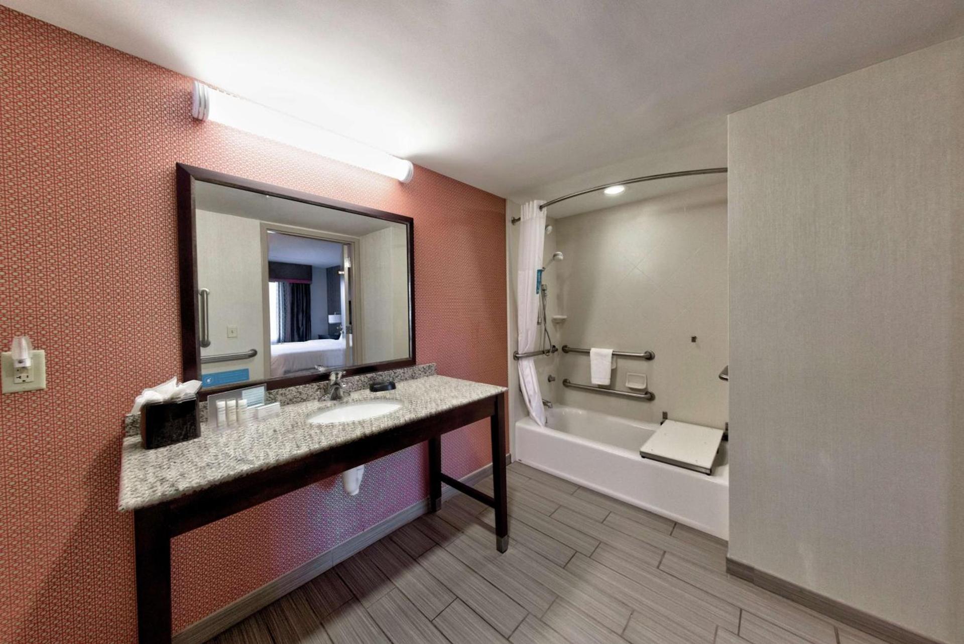 Hampton Inn Neptune photo 27