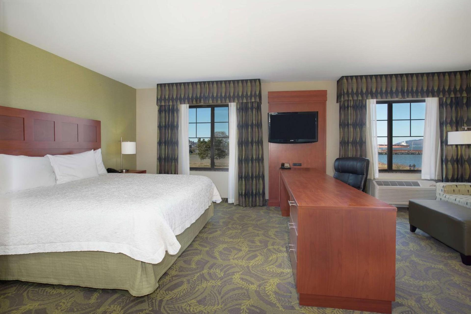 Hampton Inn & Suites Astoria photo 35