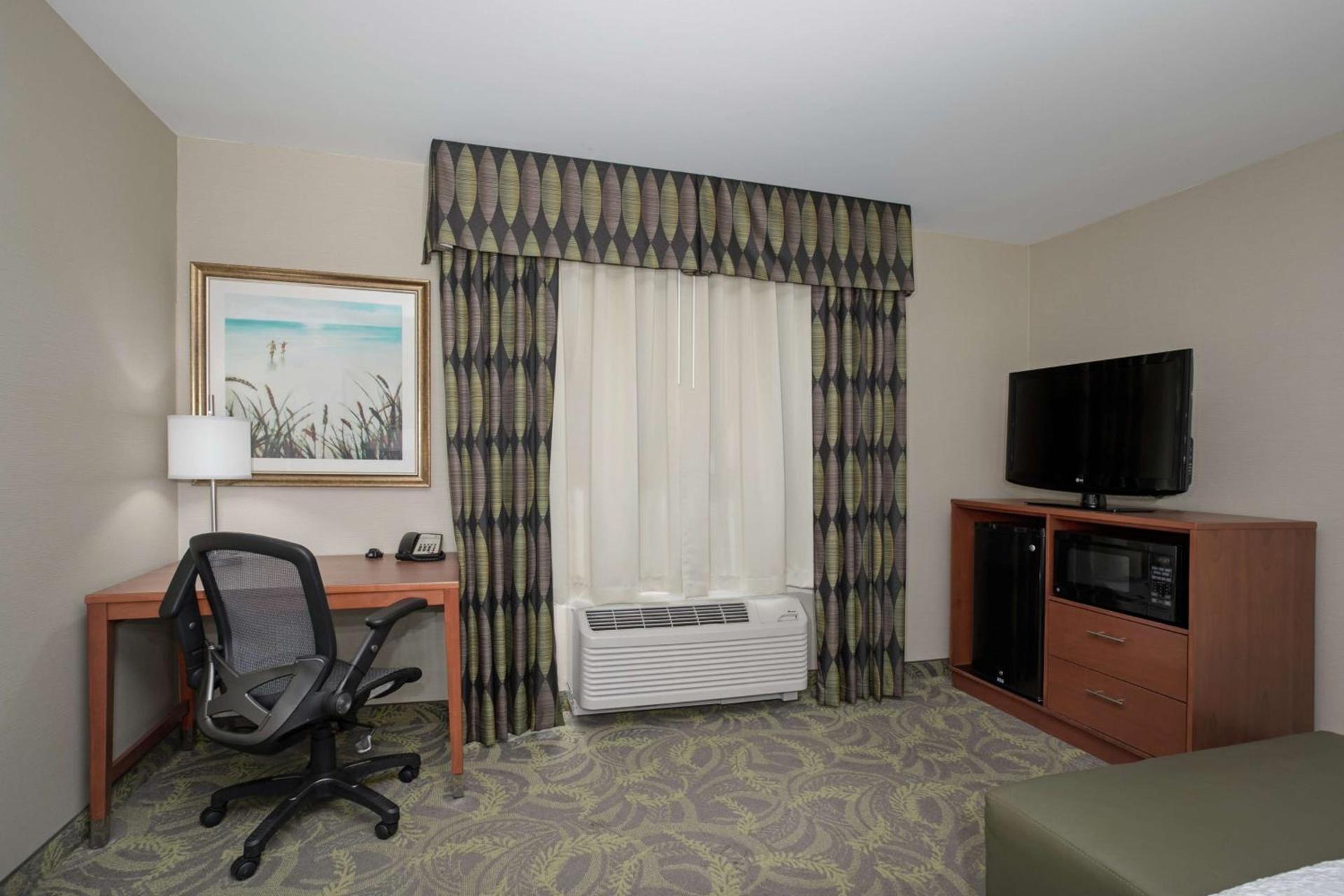Hampton Inn & Suites Astoria photo 36