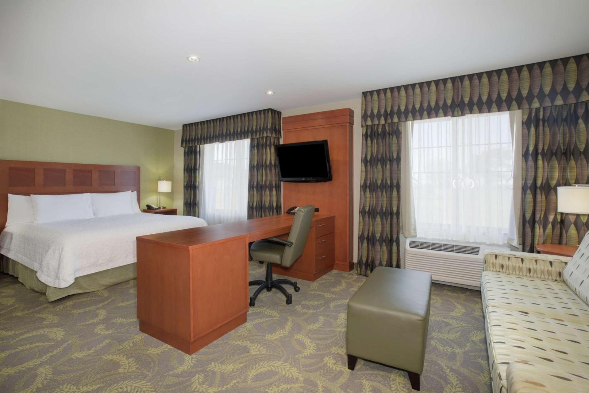 Hampton Inn & Suites Astoria photo 38