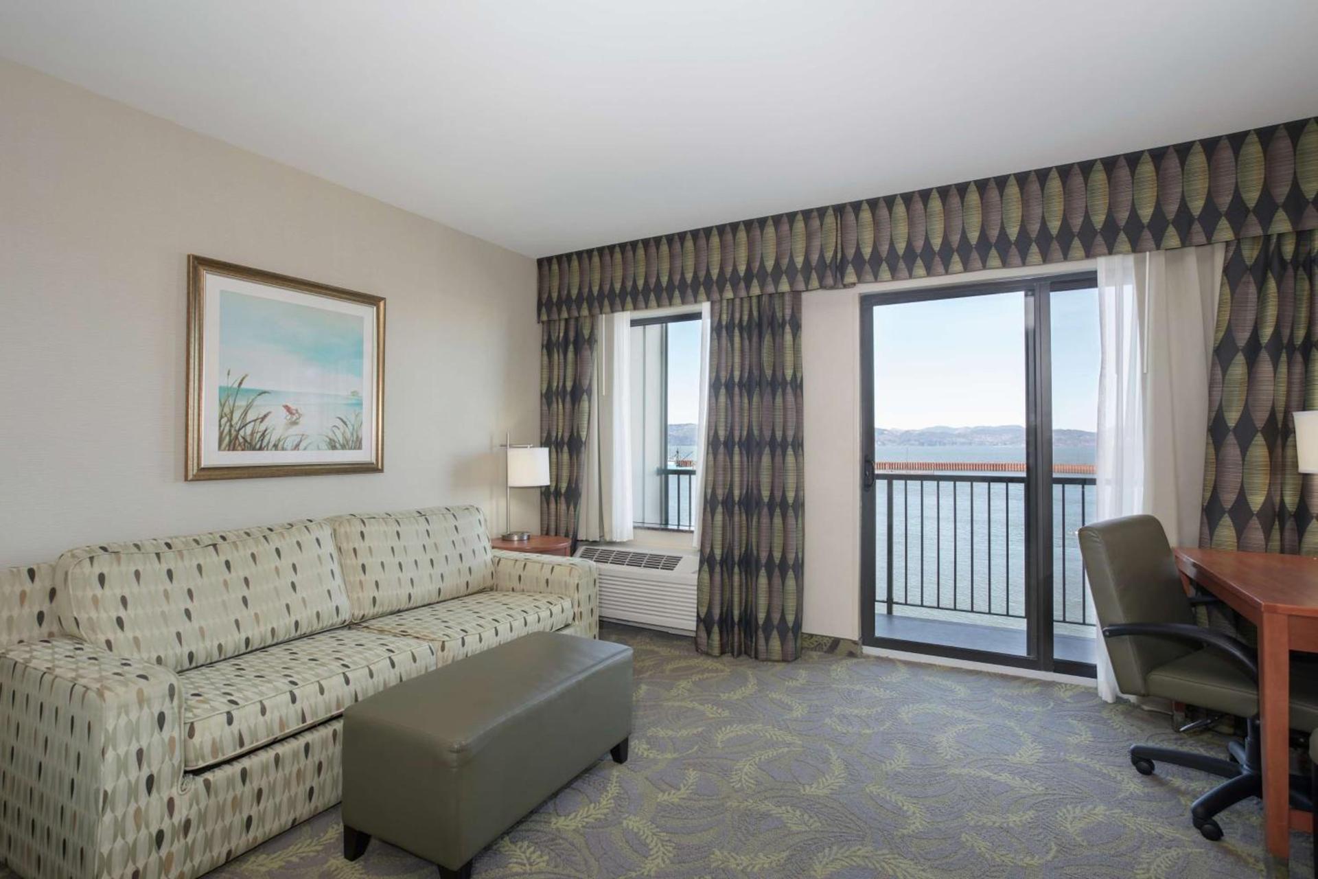 Hampton Inn & Suites Astoria photo 41