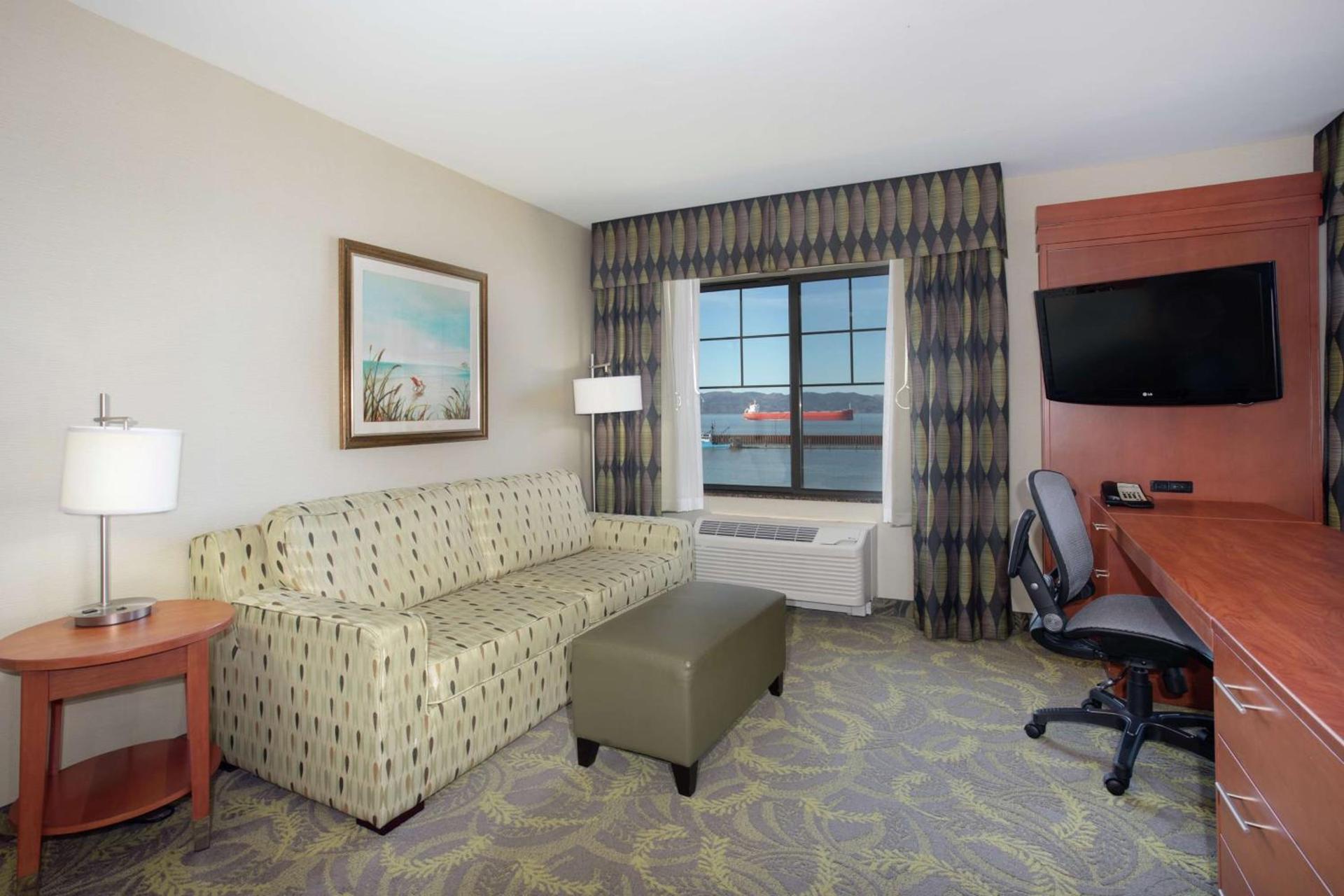 Hampton Inn & Suites Astoria photo 46