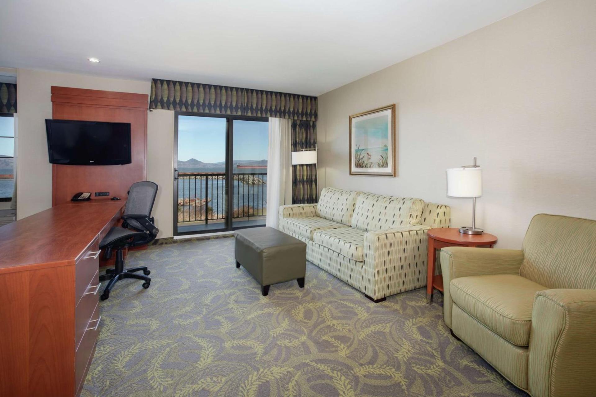 Hampton Inn & Suites Astoria photo 49