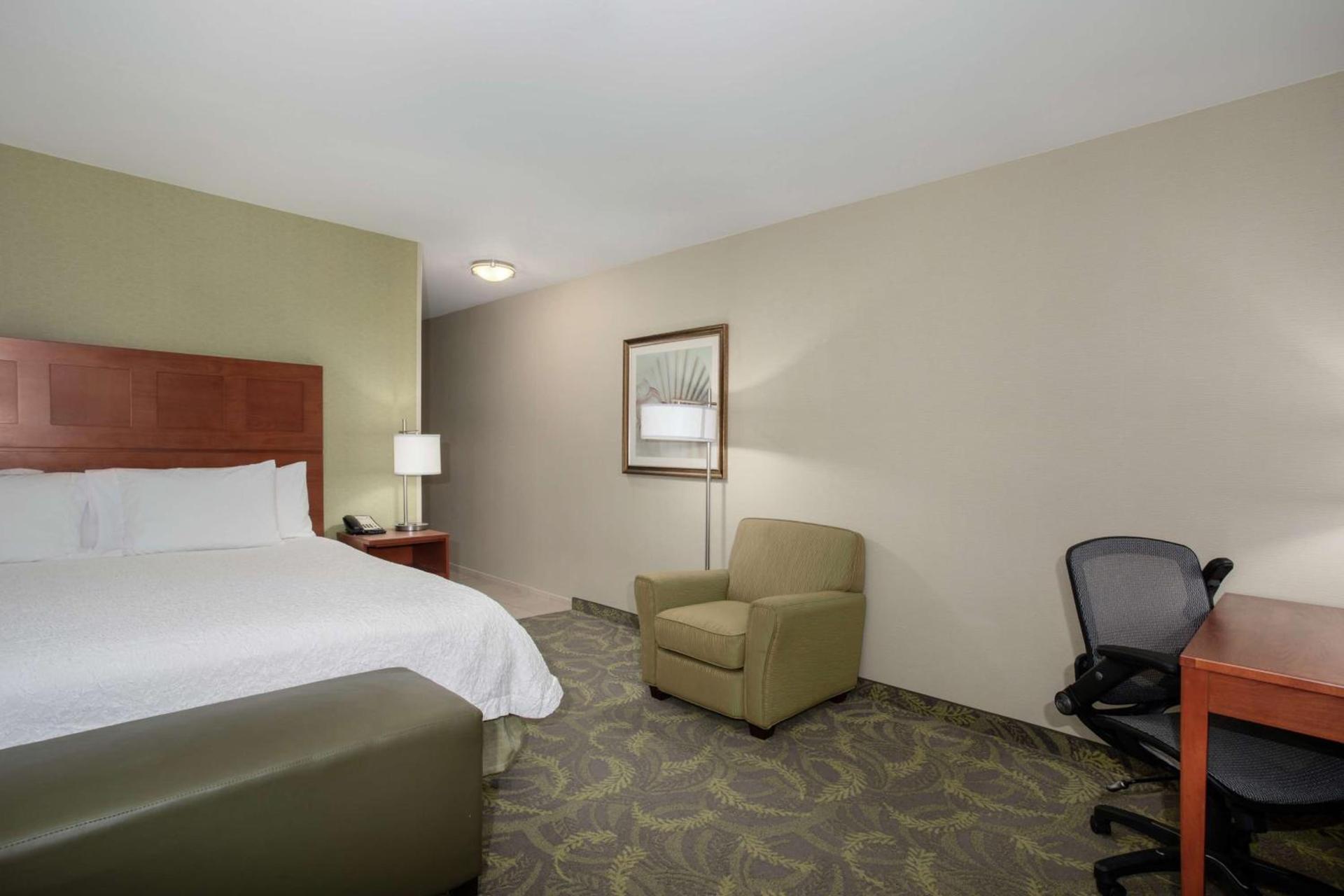 Hampton Inn & Suites Astoria photo 53