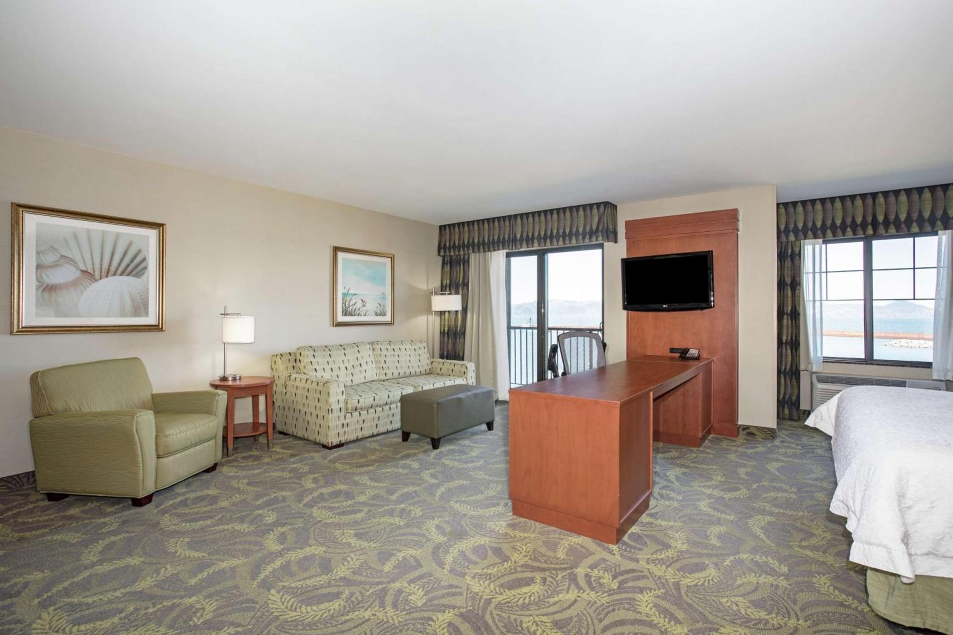 Hampton Inn & Suites Astoria photo 56