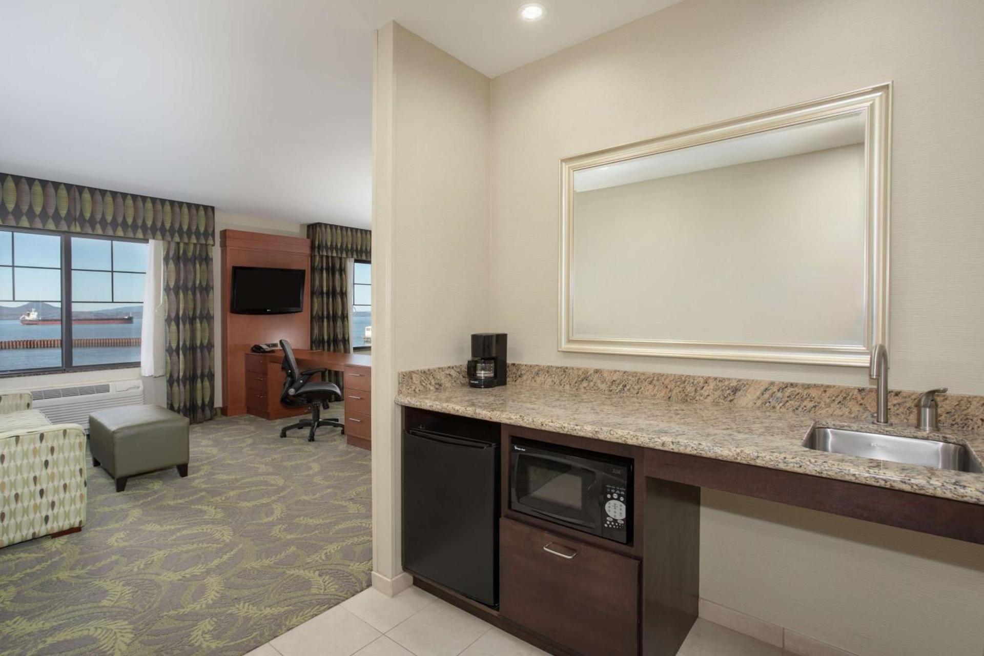 Hampton Inn & Suites Astoria photo 61