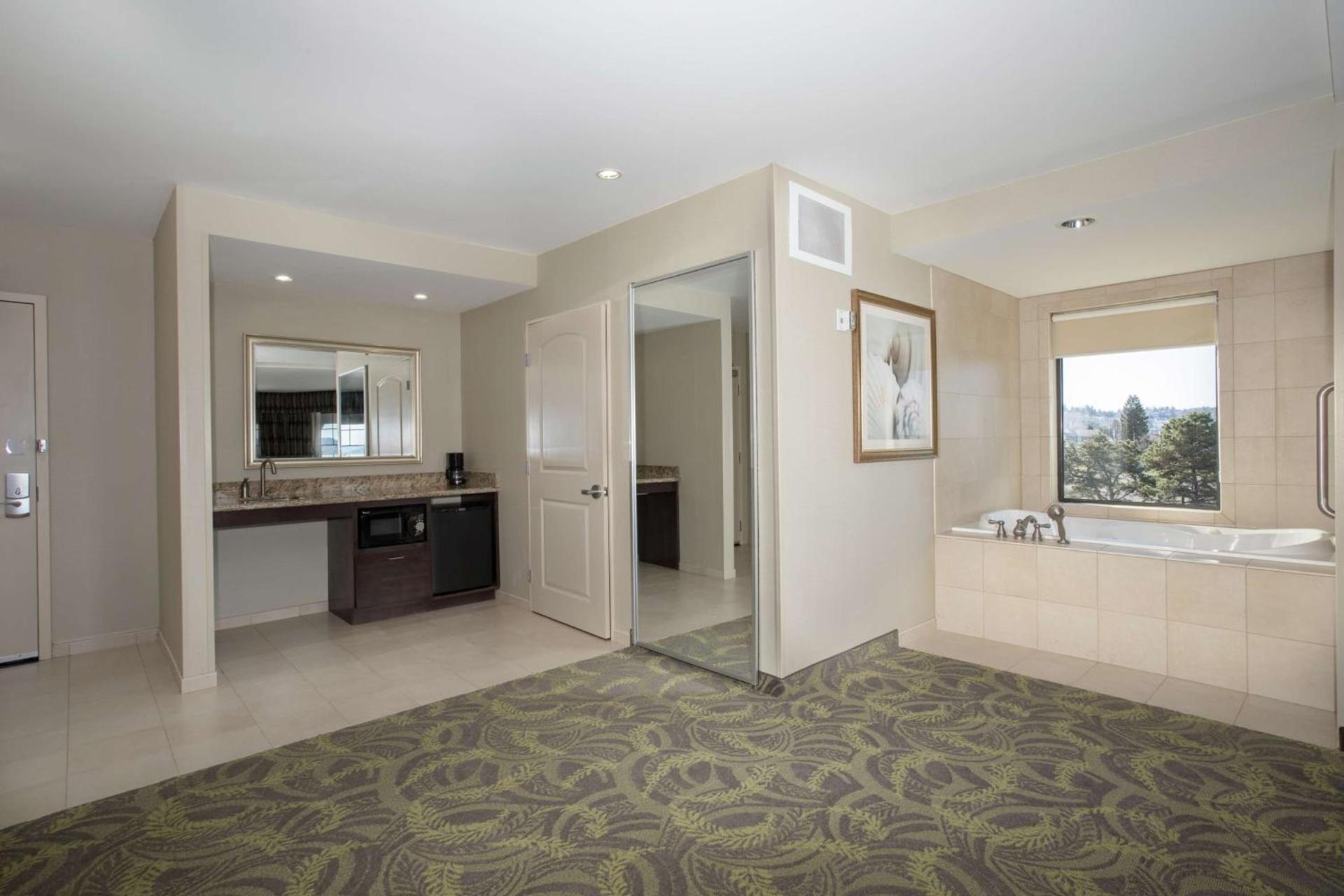 Hampton Inn & Suites Astoria photo 60