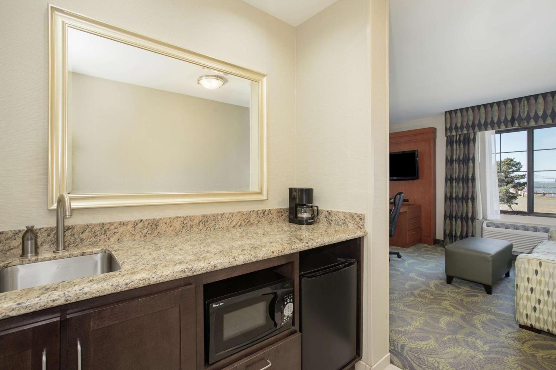 Hampton Inn & Suites Astoria photo 74