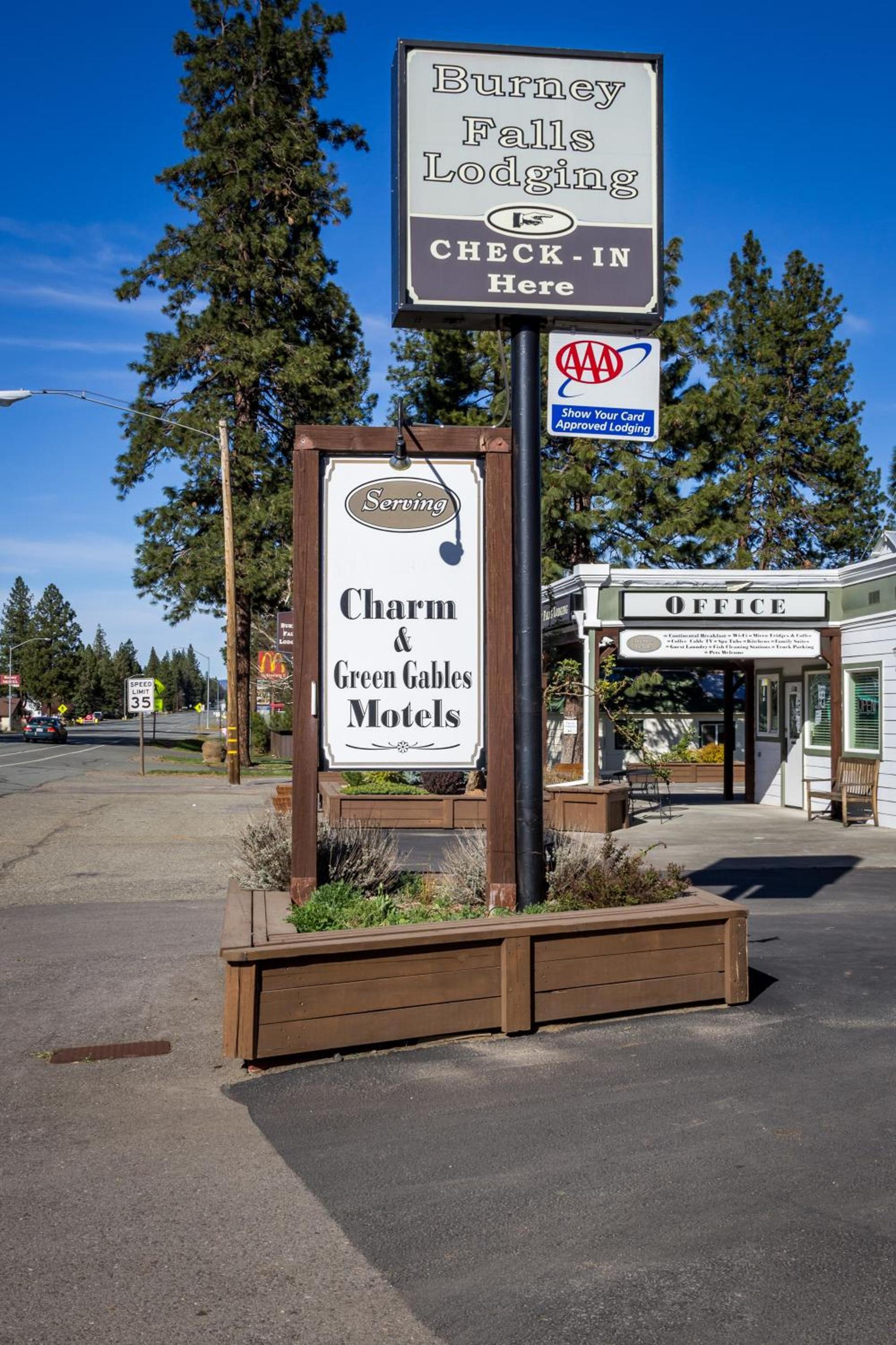 Charm Motel & Suites photo 13