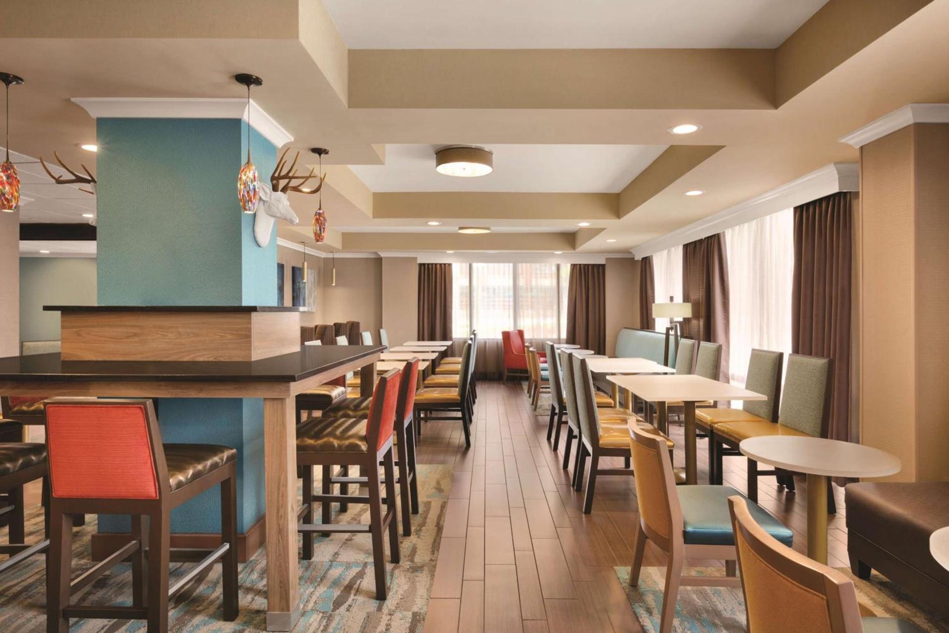 Hampton Inn Atlanta-Buckhead photo 7