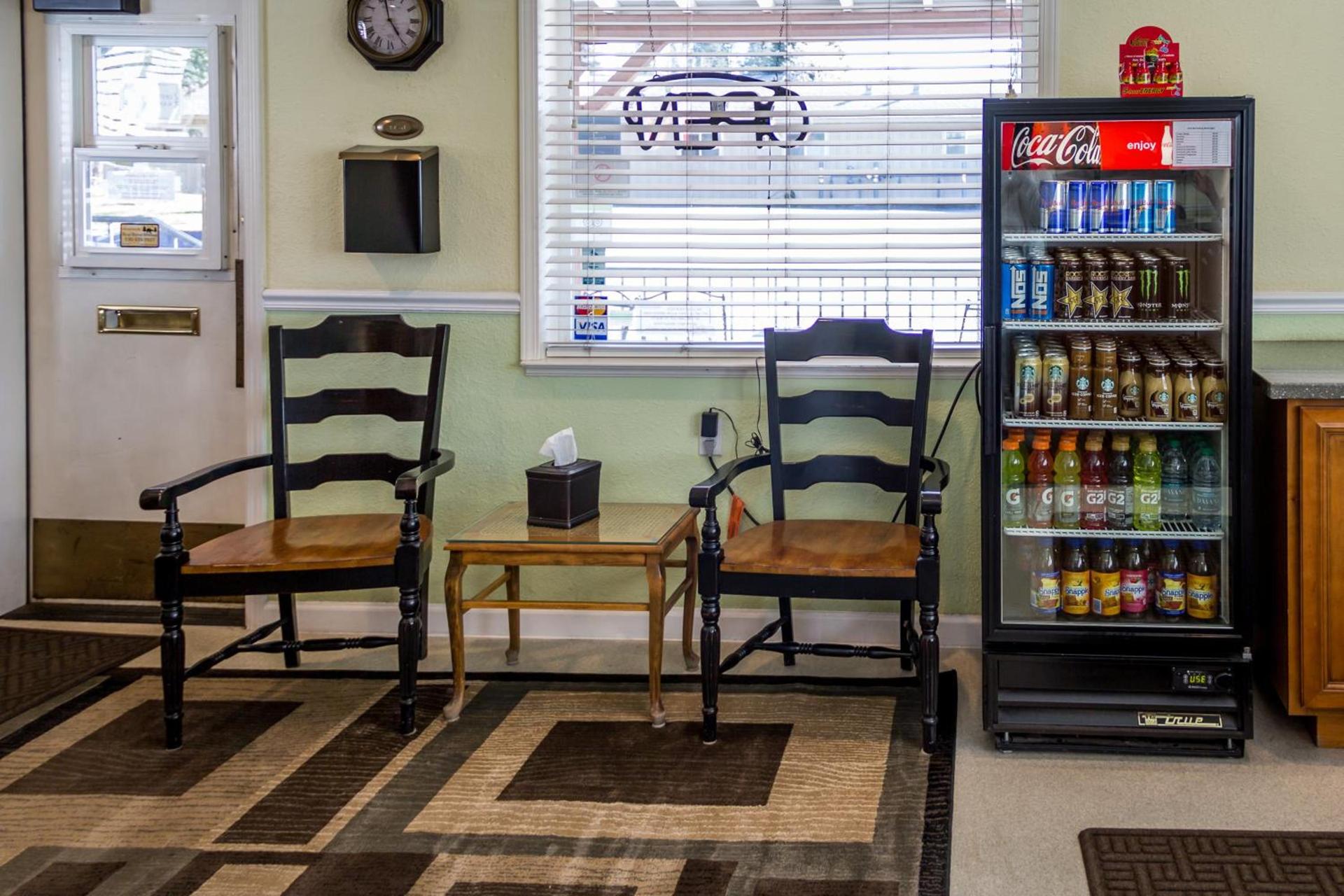 Charm Motel & Suites photo 15