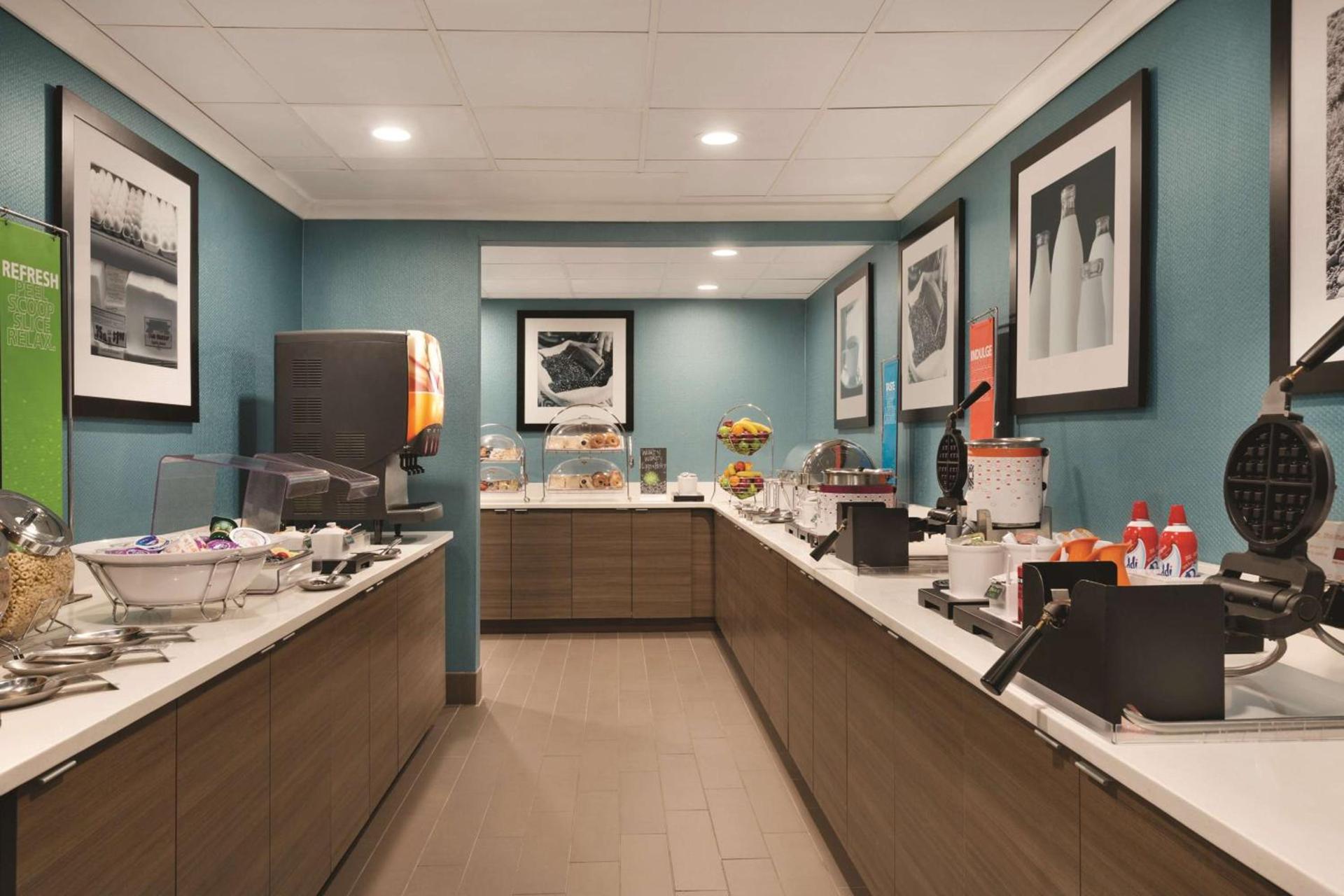 Hampton Inn Atlanta-Buckhead photo 12