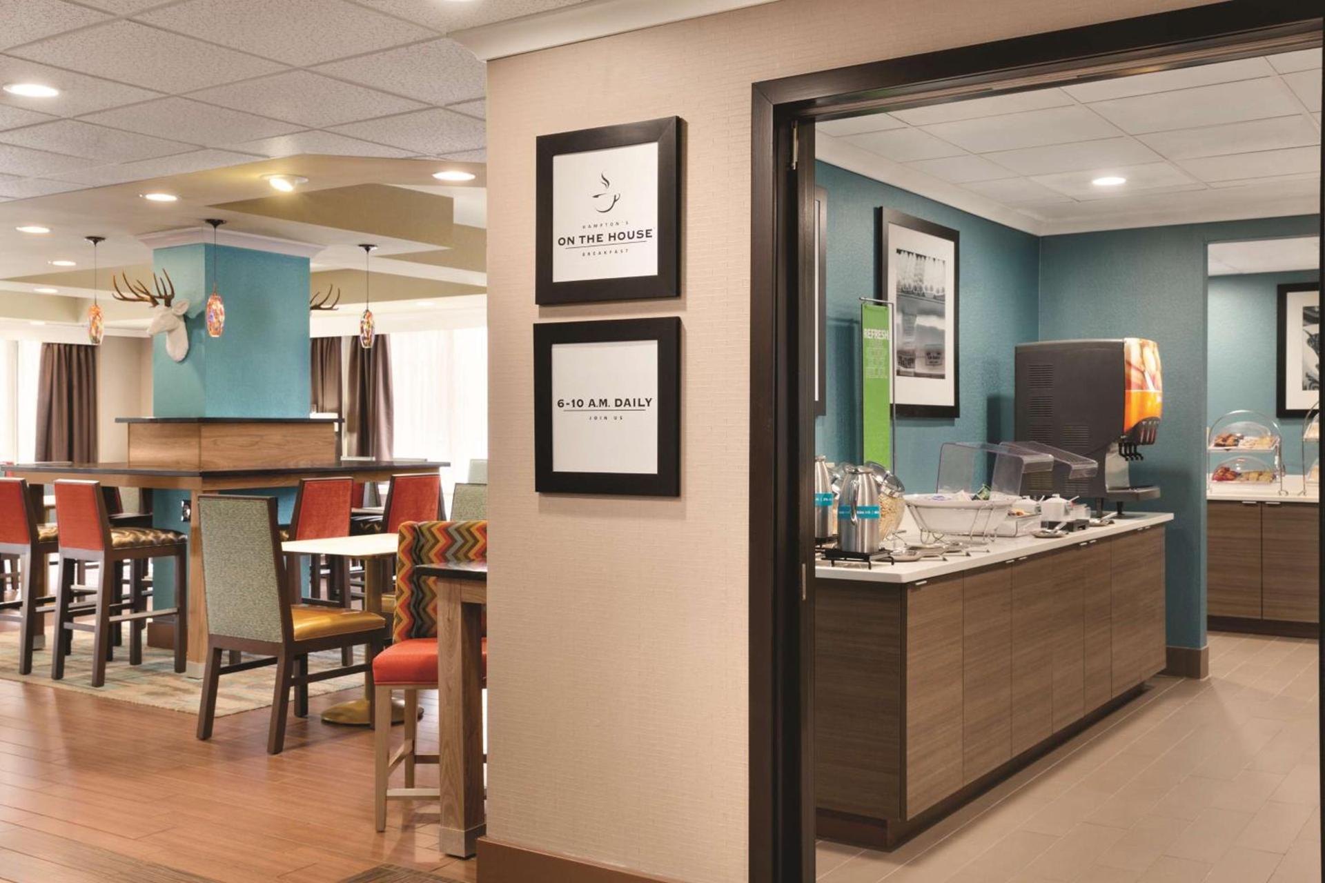 Hampton Inn Atlanta-Buckhead photo 14