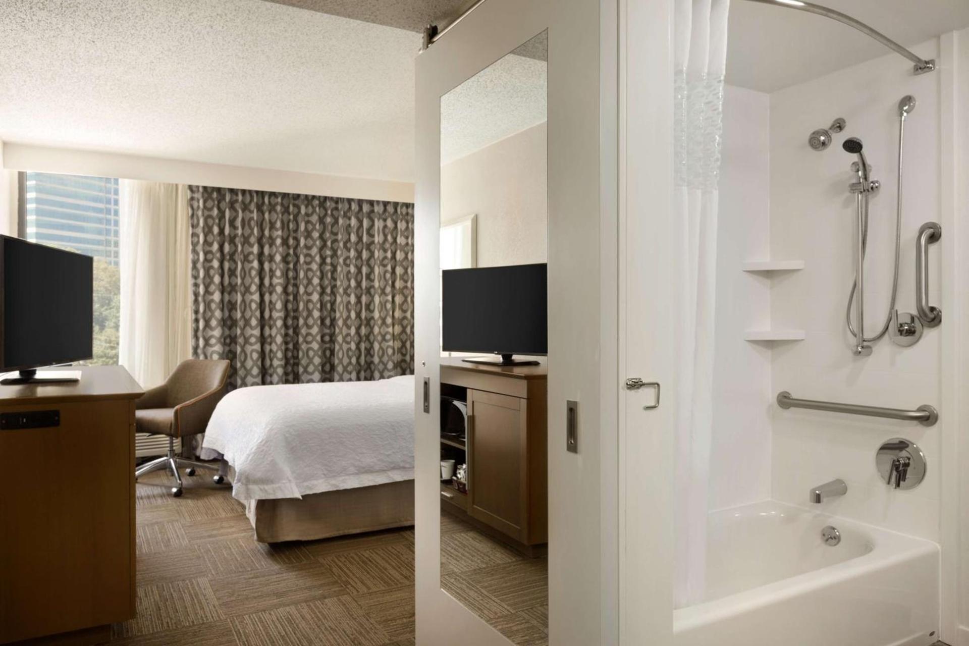 Hampton Inn Atlanta-Buckhead photo 24