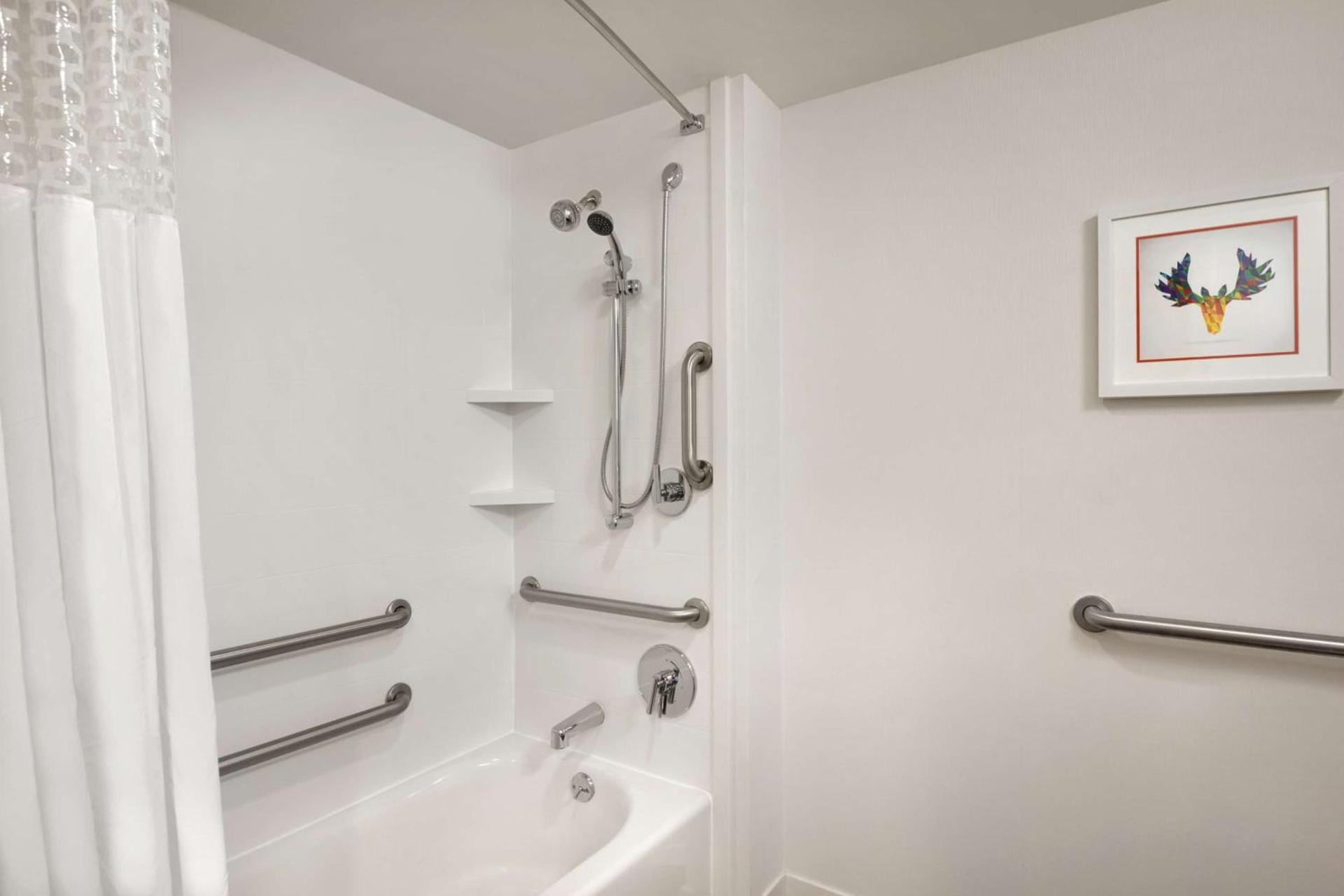 Hampton Inn Atlanta-Buckhead photo 26