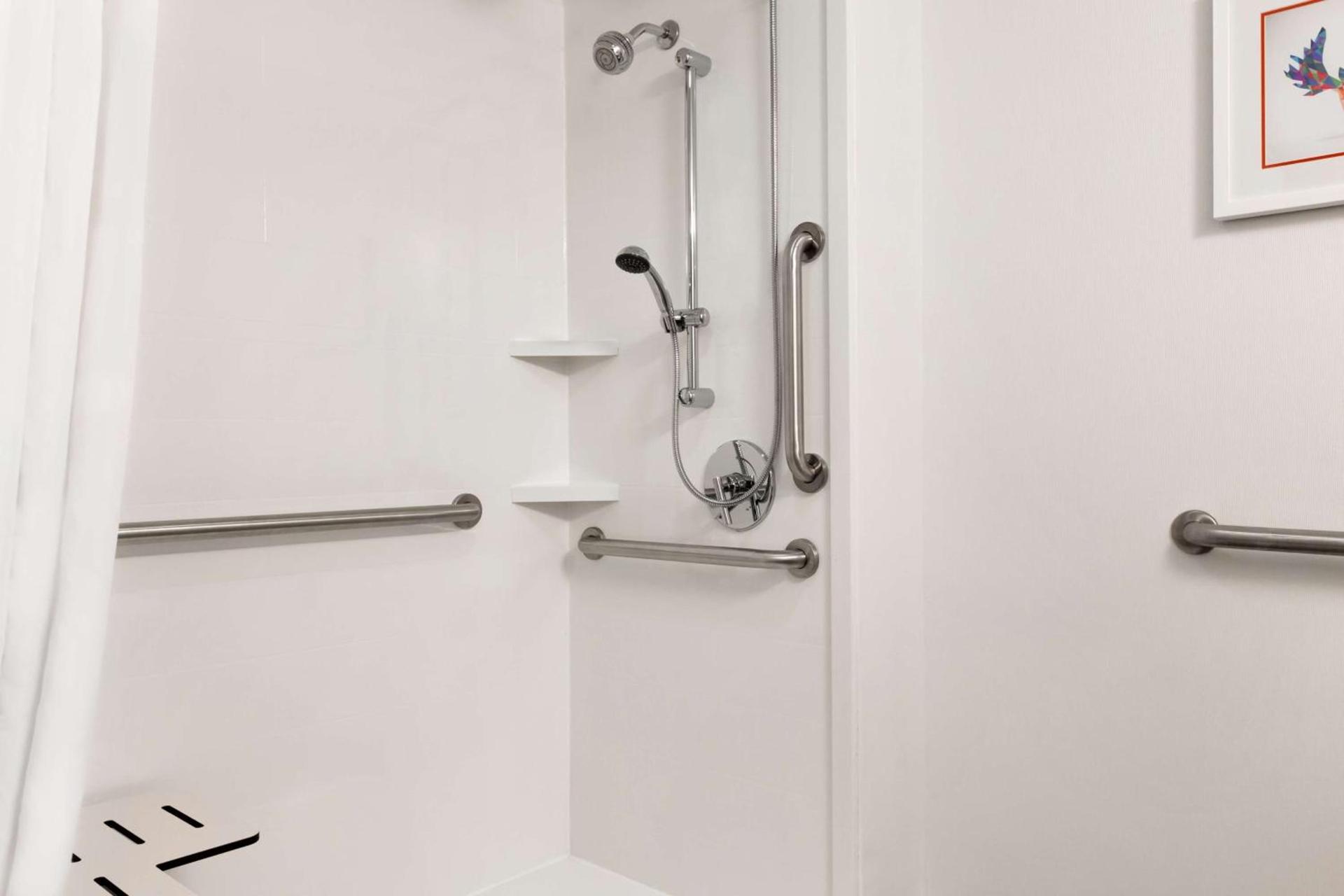 Hampton Inn Atlanta-Buckhead photo 27