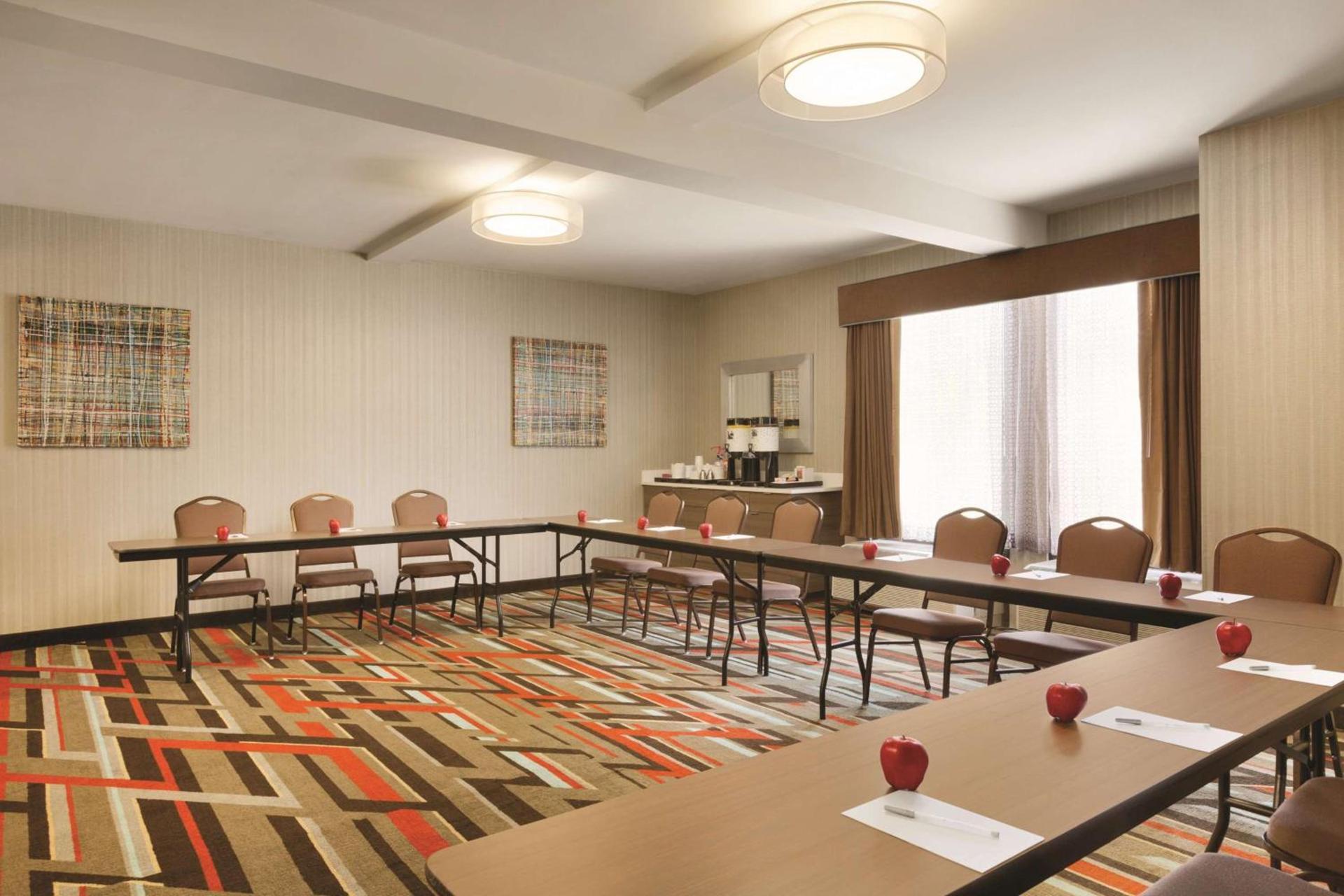 Hampton Inn Atlanta-Buckhead photo 29