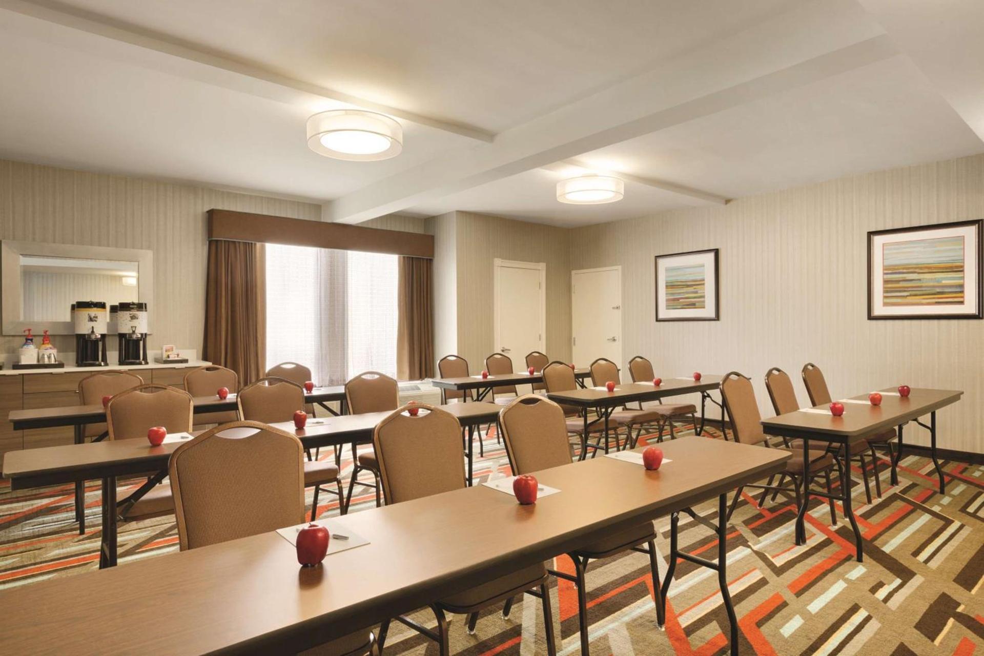 Hampton Inn Atlanta-Buckhead photo 28