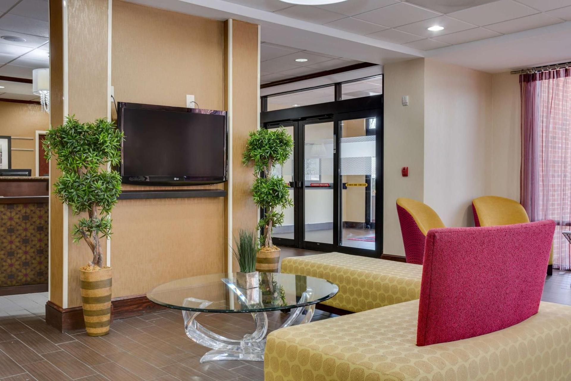 Hampton Inn Atlanta-Fairburn photo 9