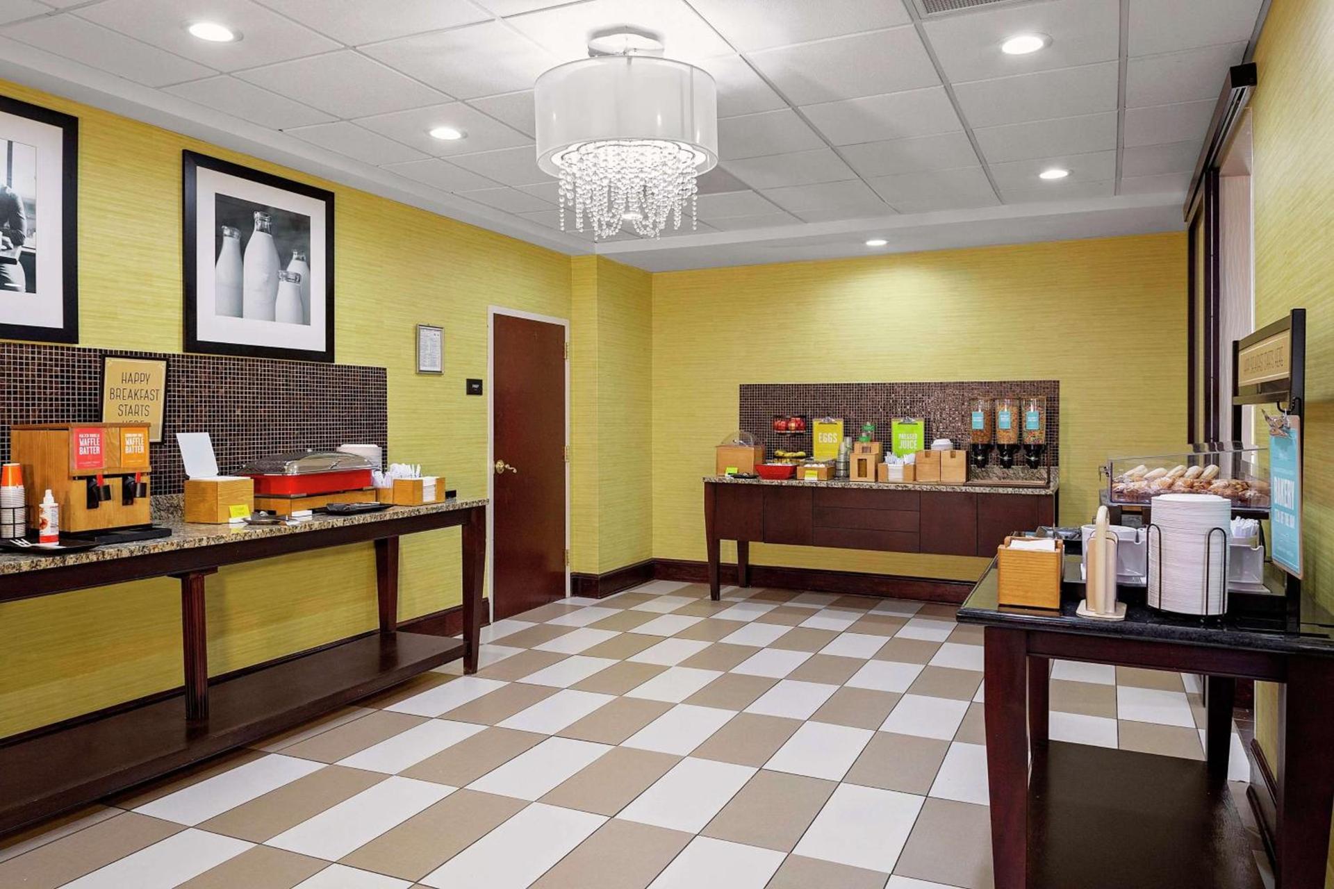 Hampton Inn Atlanta-Fairburn photo 20