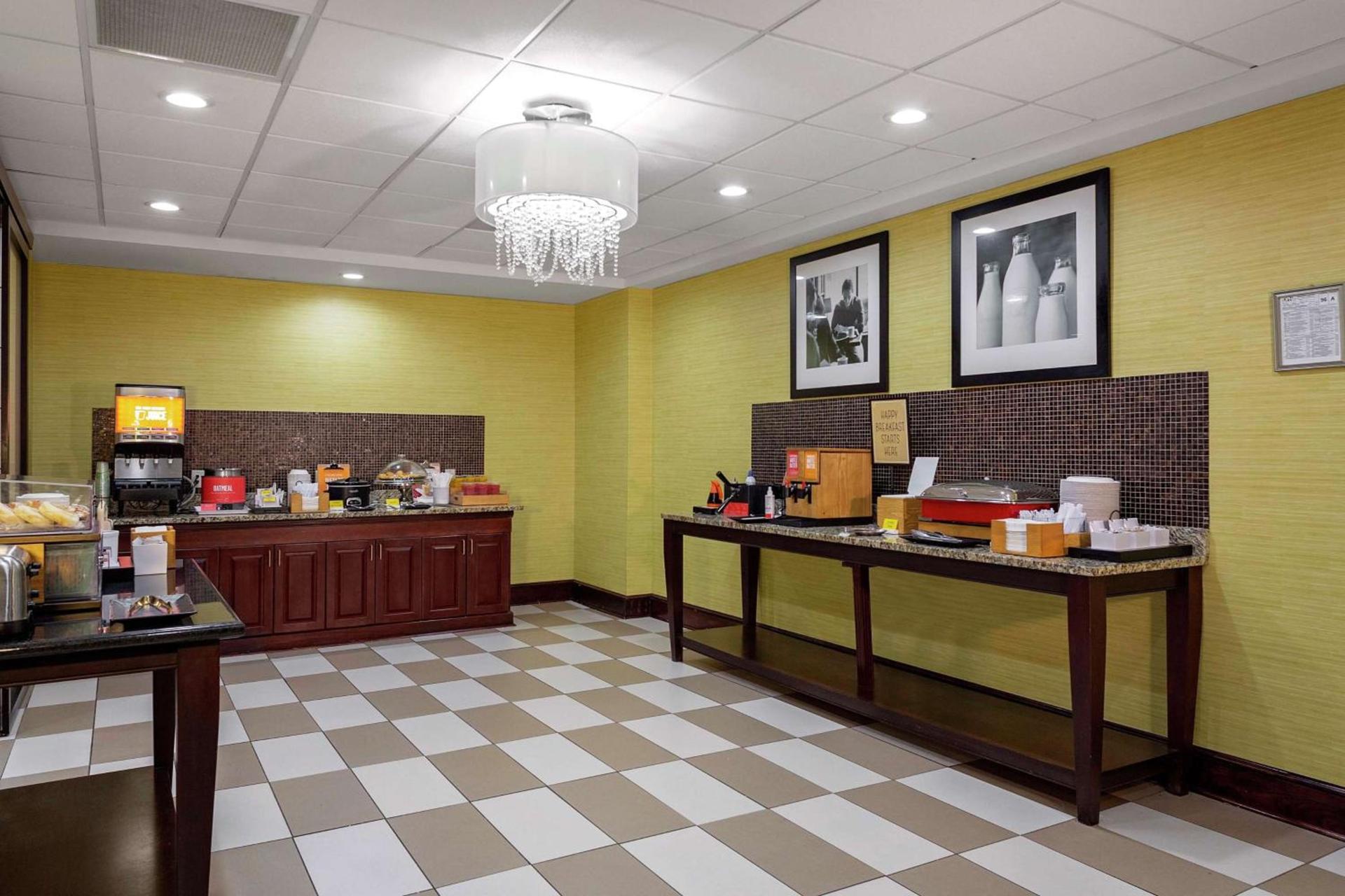 Hampton Inn Atlanta-Fairburn photo 21