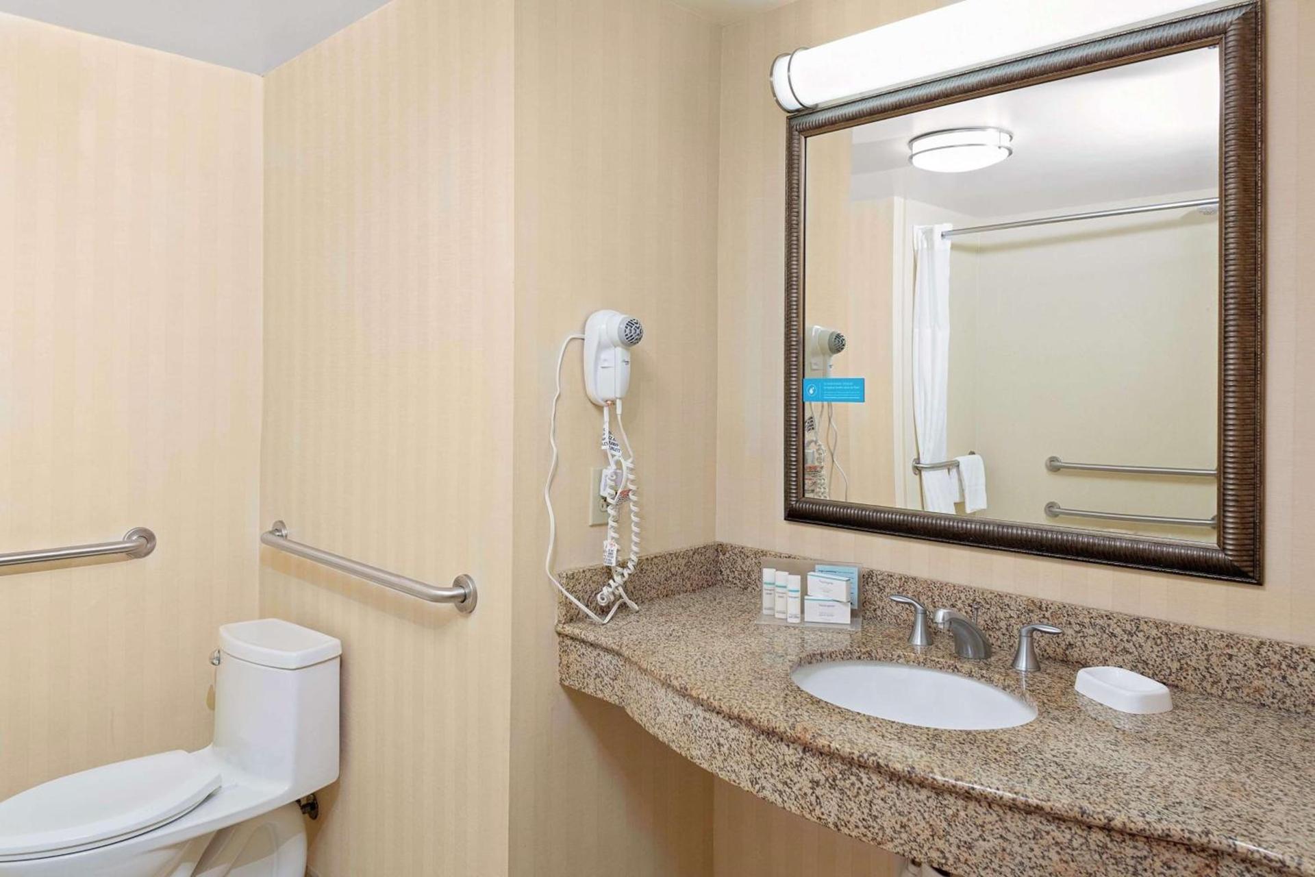 Hampton Inn Atlanta-Fairburn photo 35
