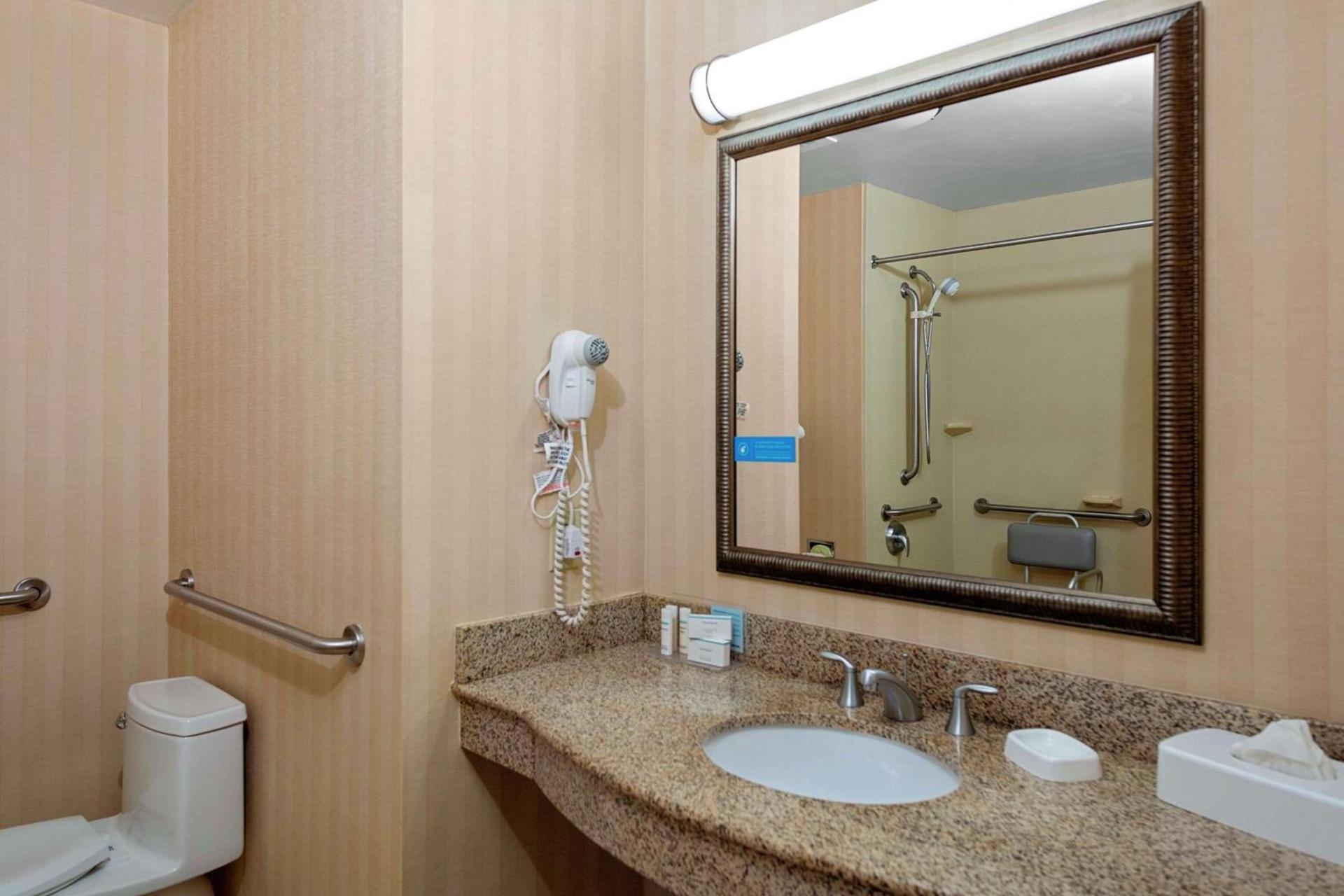 Hampton Inn Atlanta-Fairburn photo 36