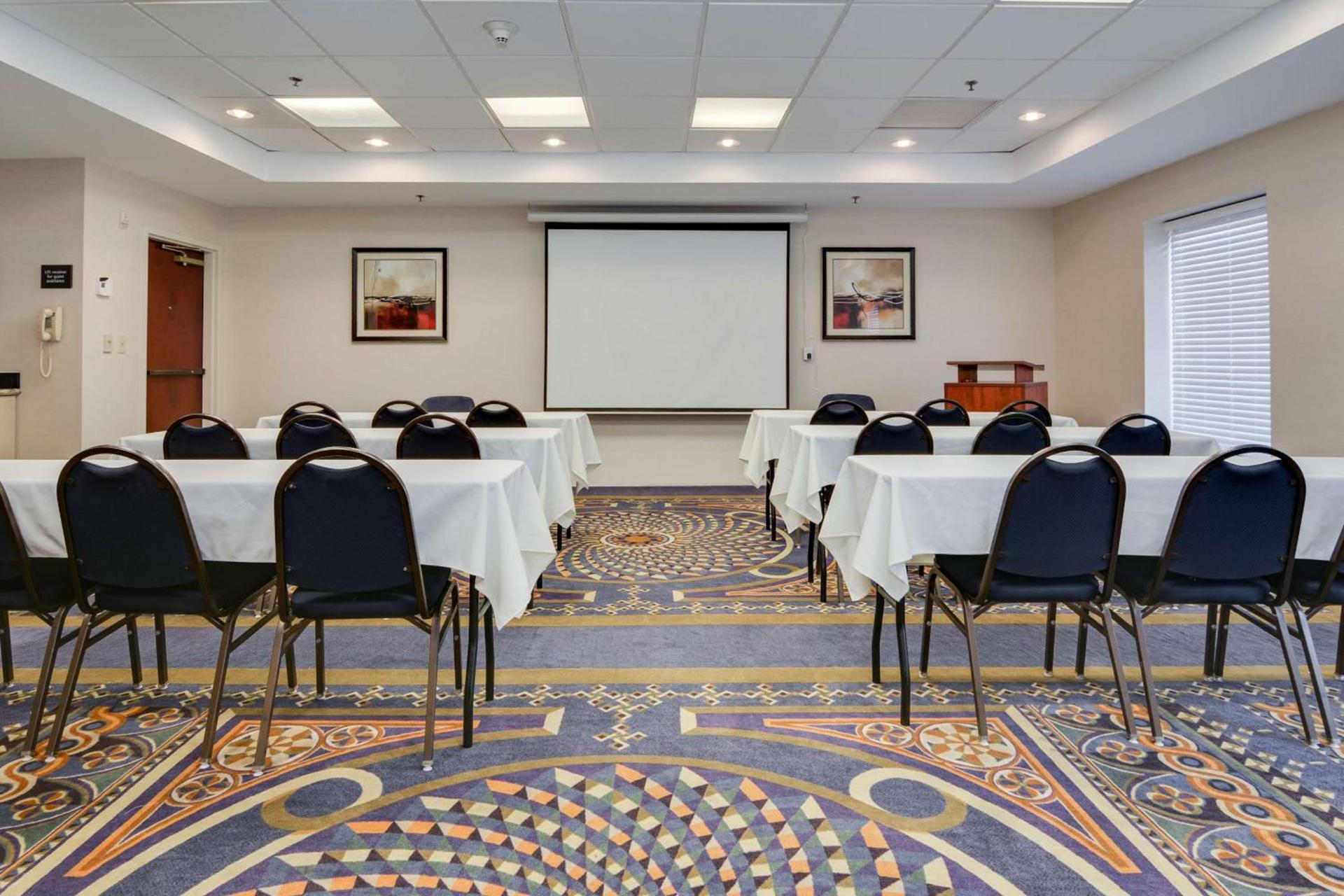 Hampton Inn Atlanta-Fairburn photo 51