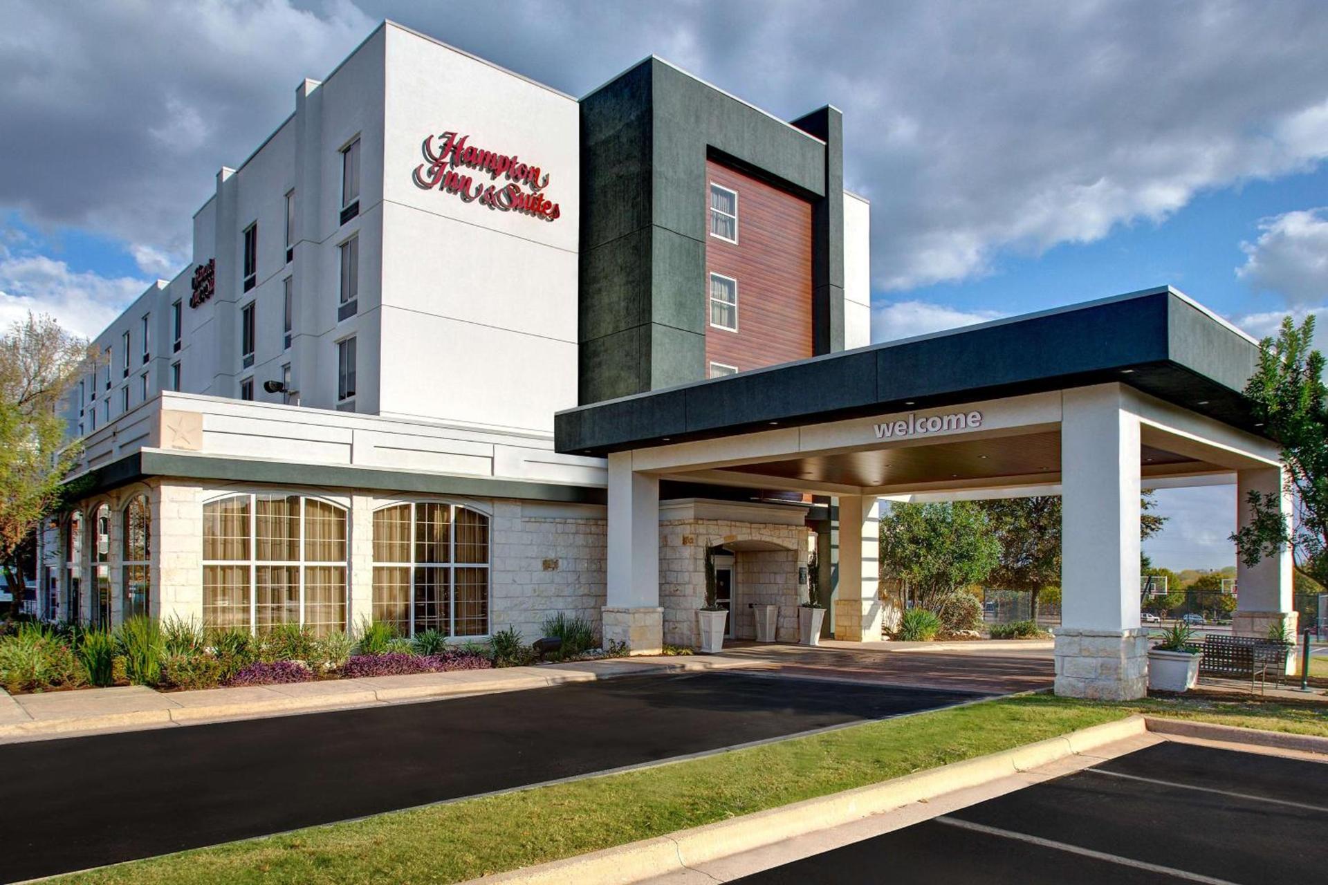 Hampton Inn & Suites-Austin Airport photo 2