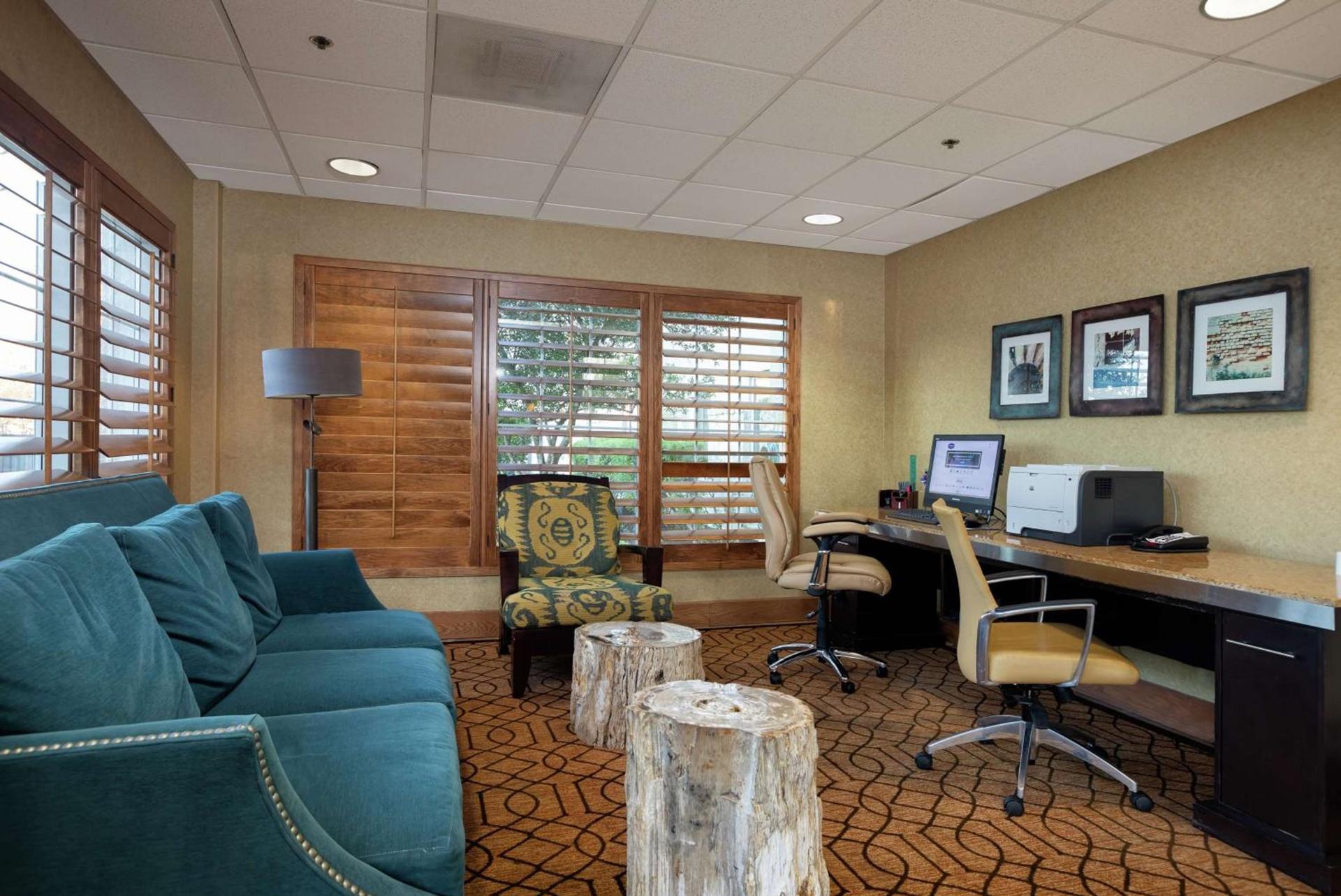 Hampton Inn & Suites-Austin Airport photo 37