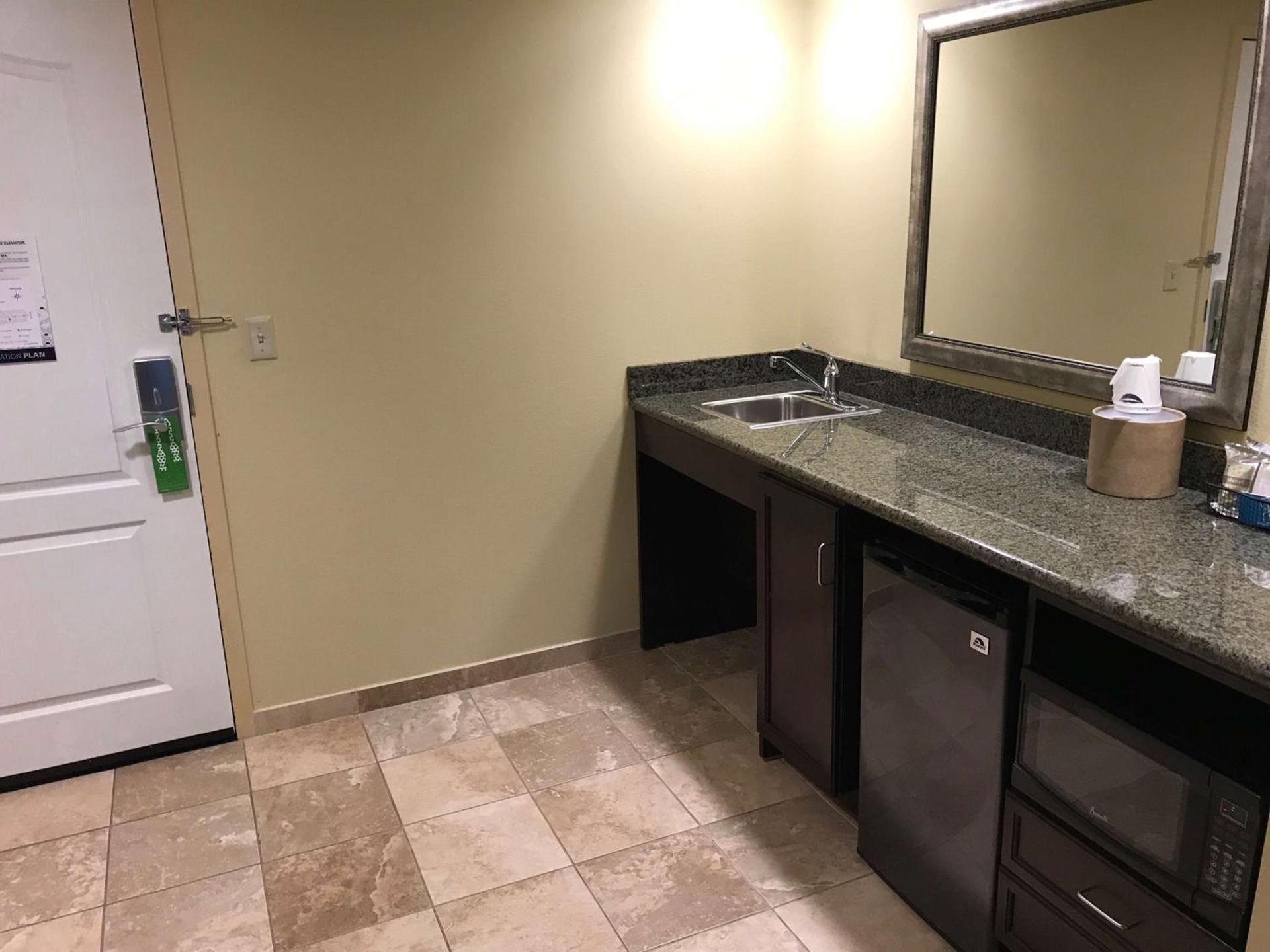 Hampton Inn and Suites Austin - Lakeway photo 34