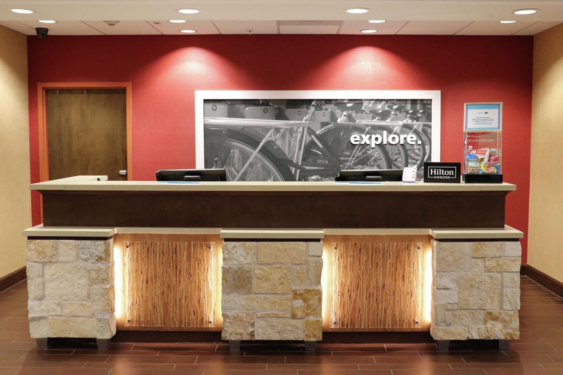 Hampton Inn Austin Oak Hill photo 4