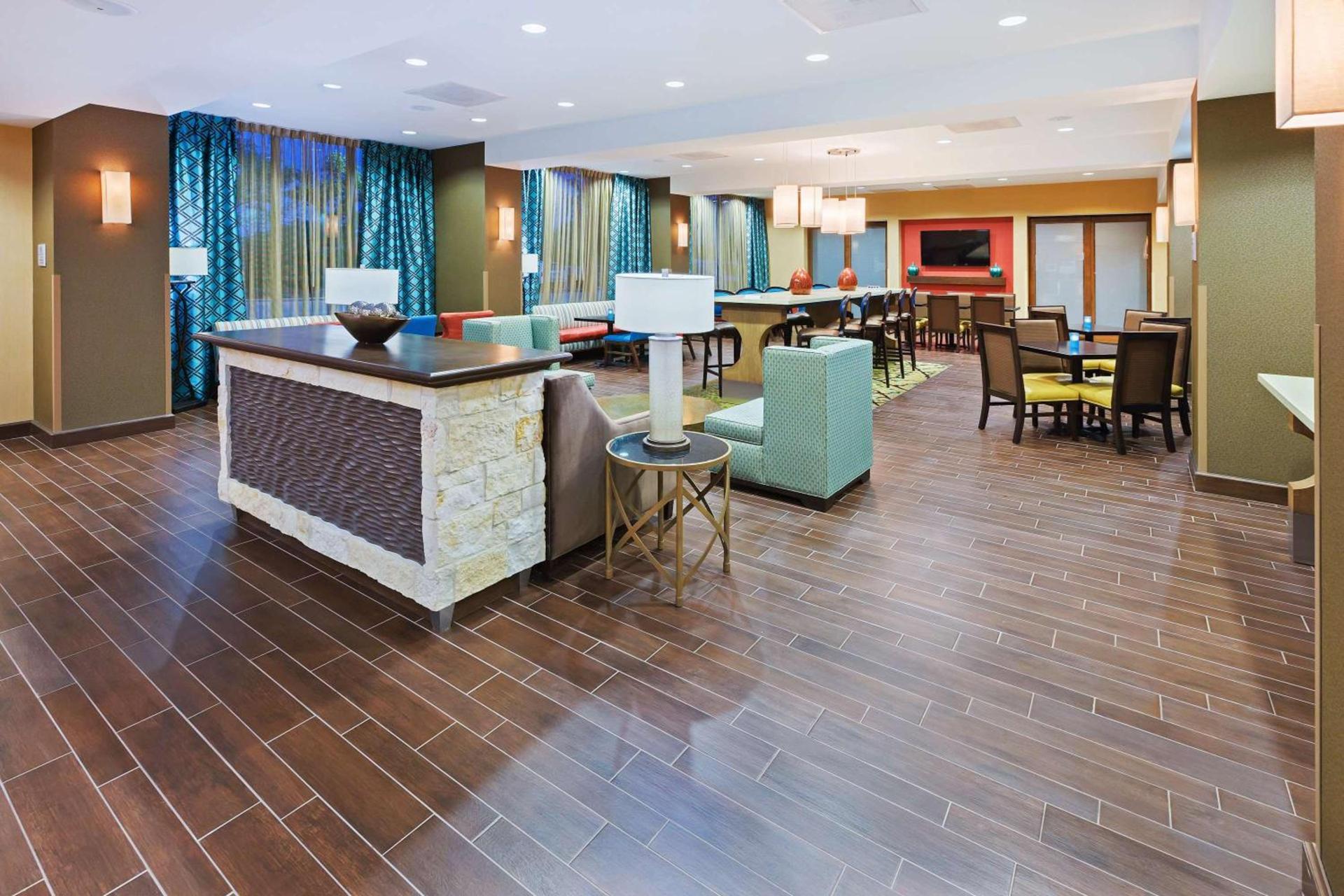 Hampton Inn Austin Oak Hill photo 5